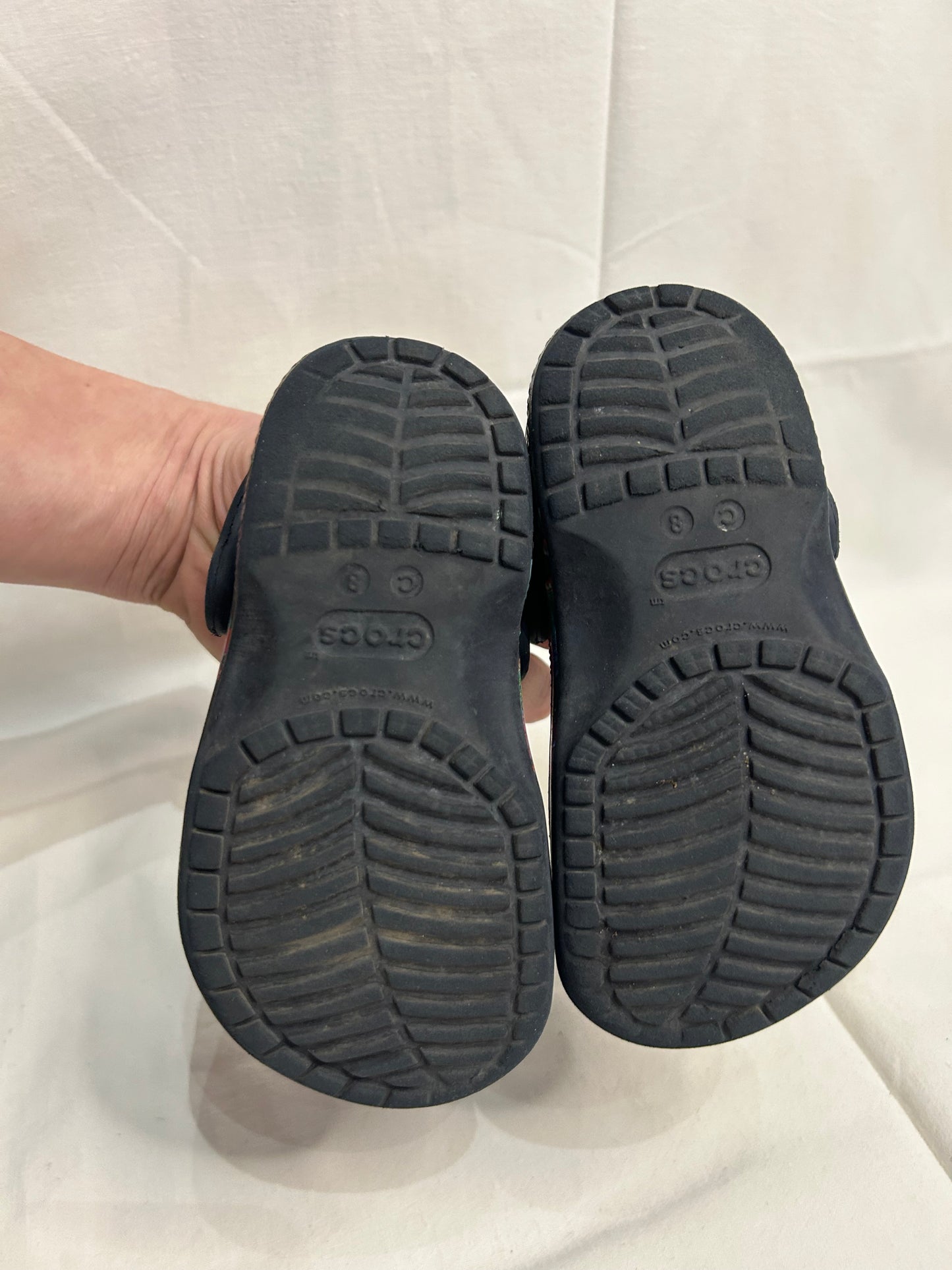 C8 dino Crocs w jibbitz