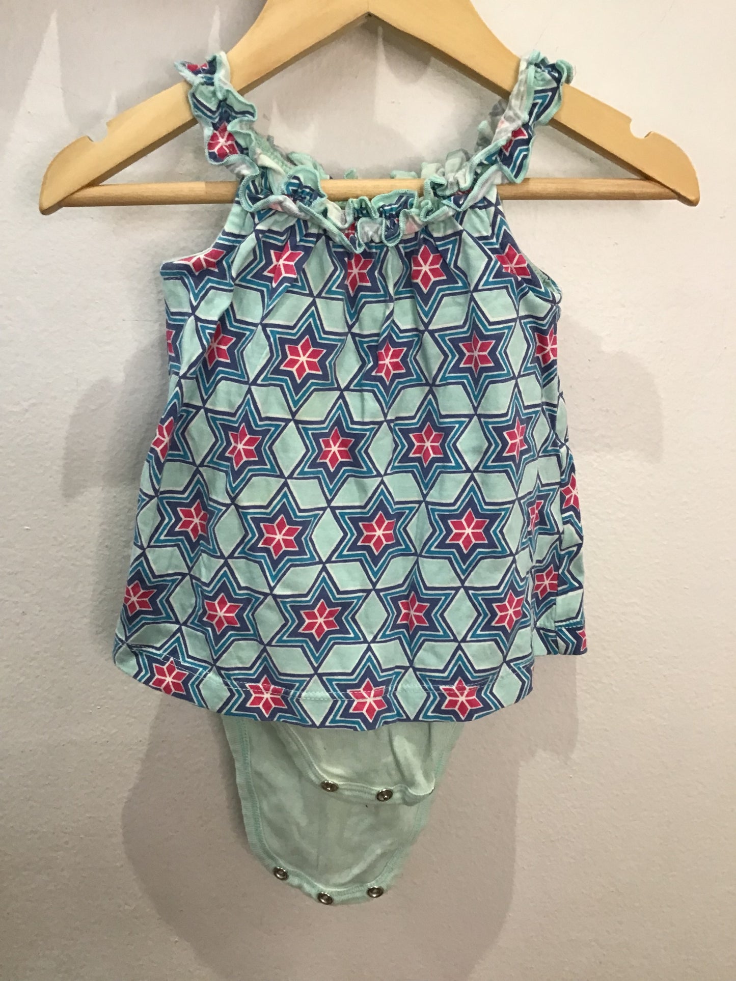 Tea Collection tanktop onesie 3-6m