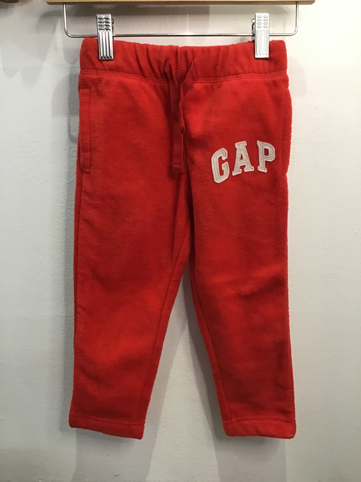 Red fleece joggers 3y NEW