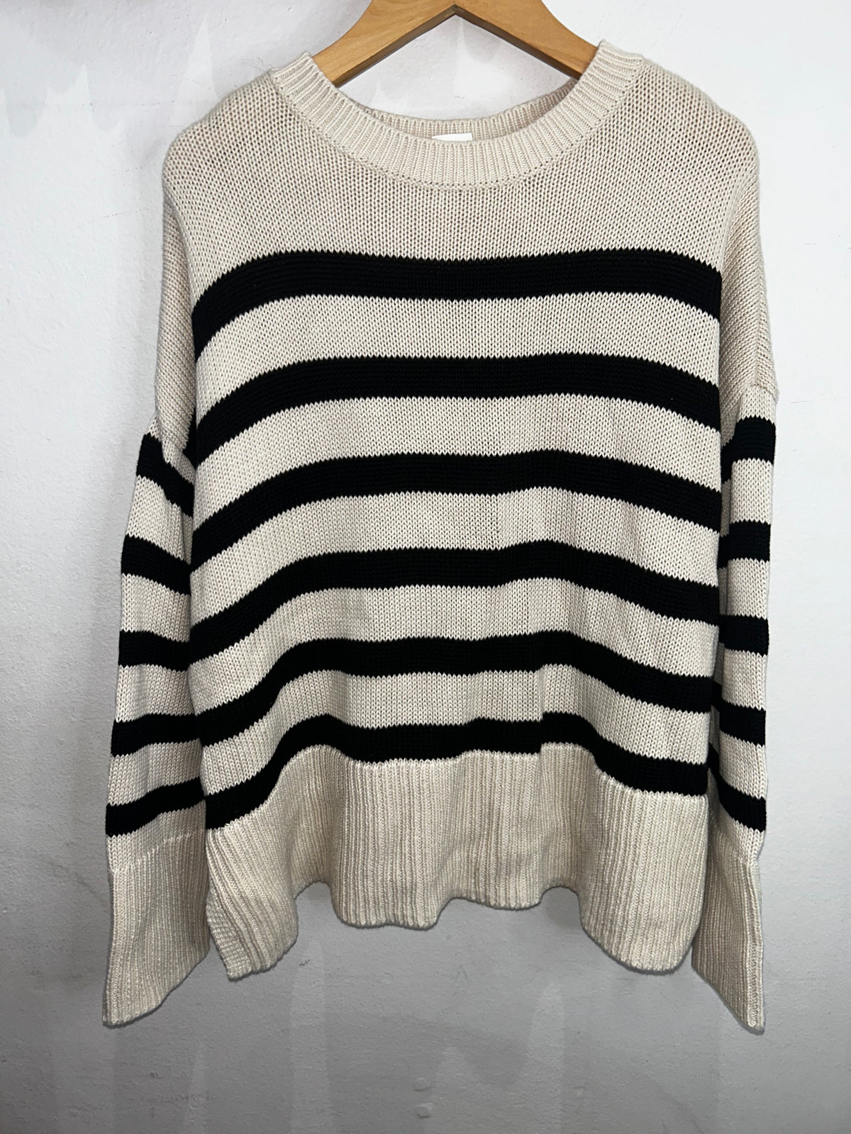 Black striped knit sweater 7-8y