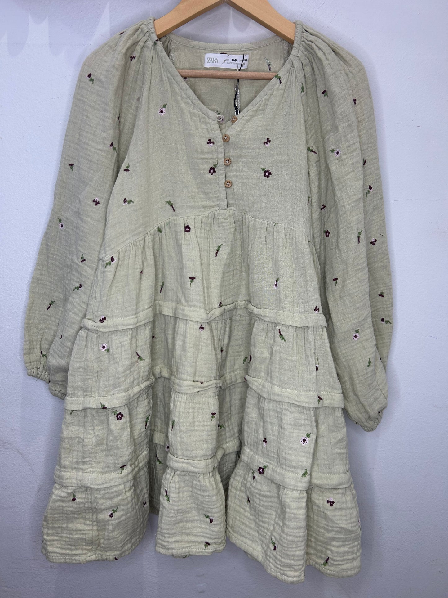 Light green embroidery dress 8-9y
