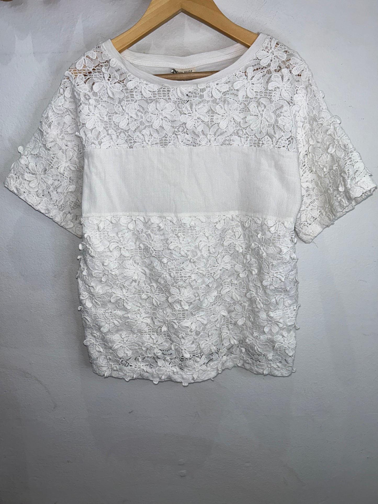 White lacy tee 10y