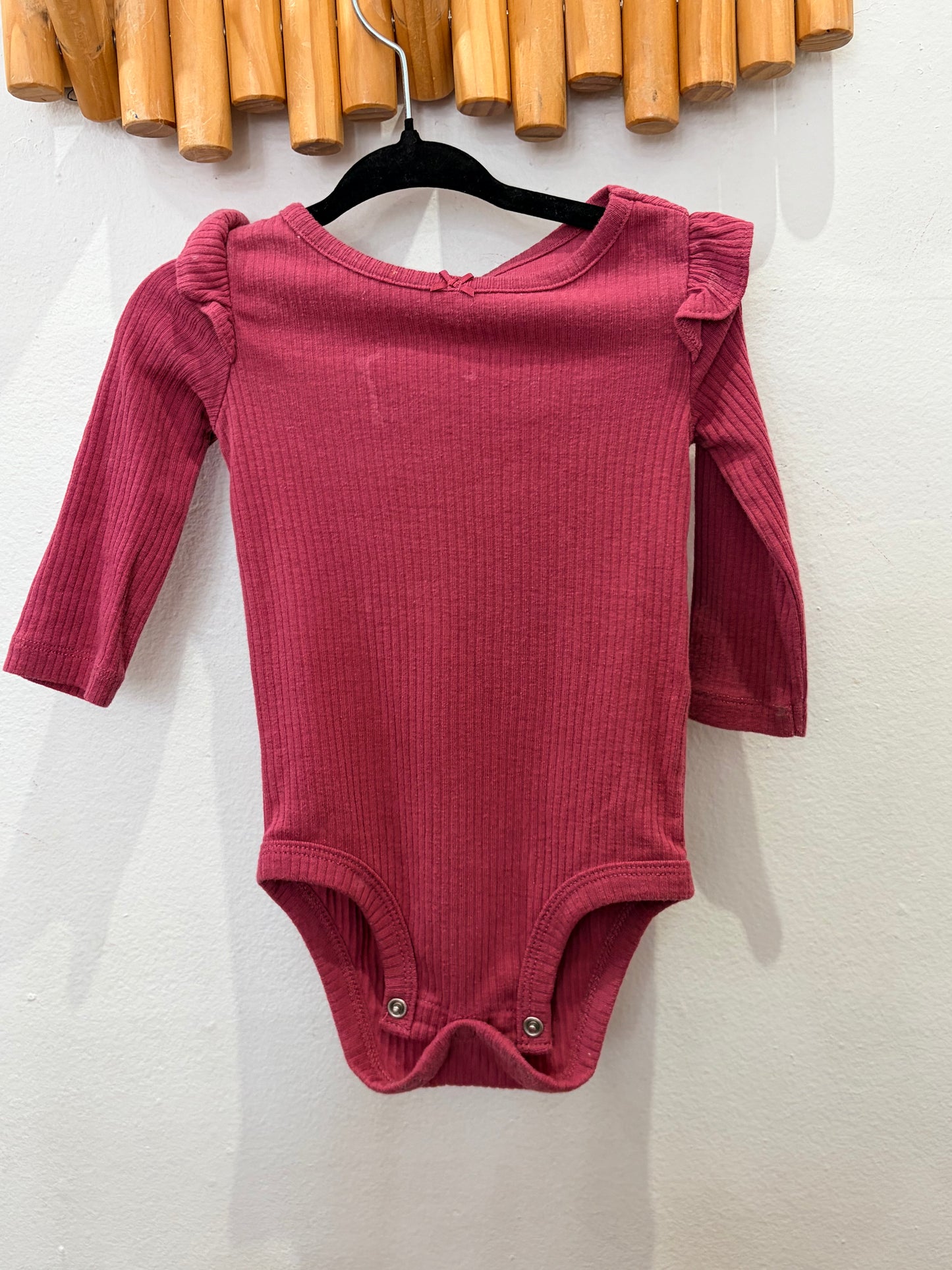 Mauve ribbed oneise 6m
