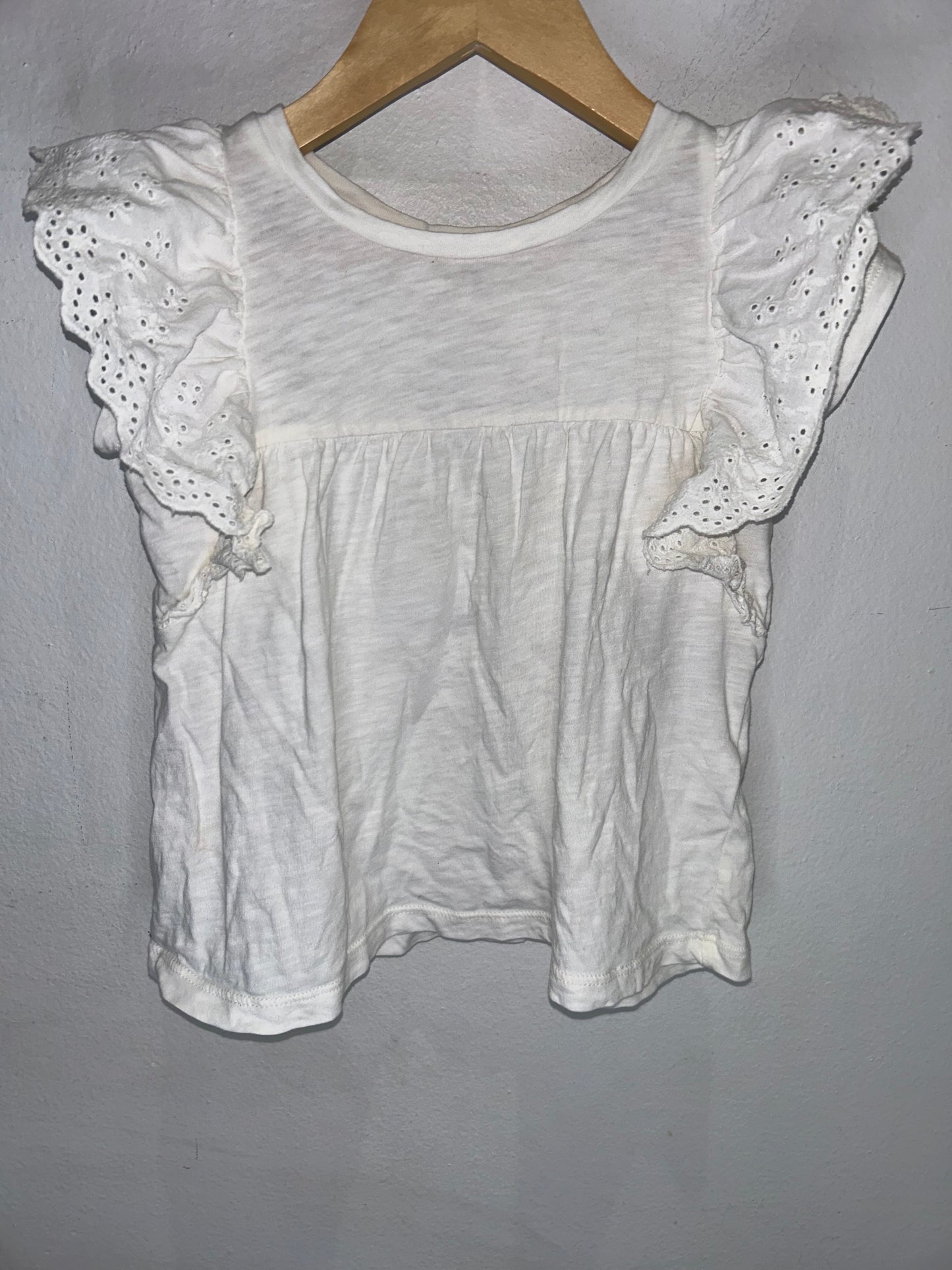 White eyelet tee 2-3y