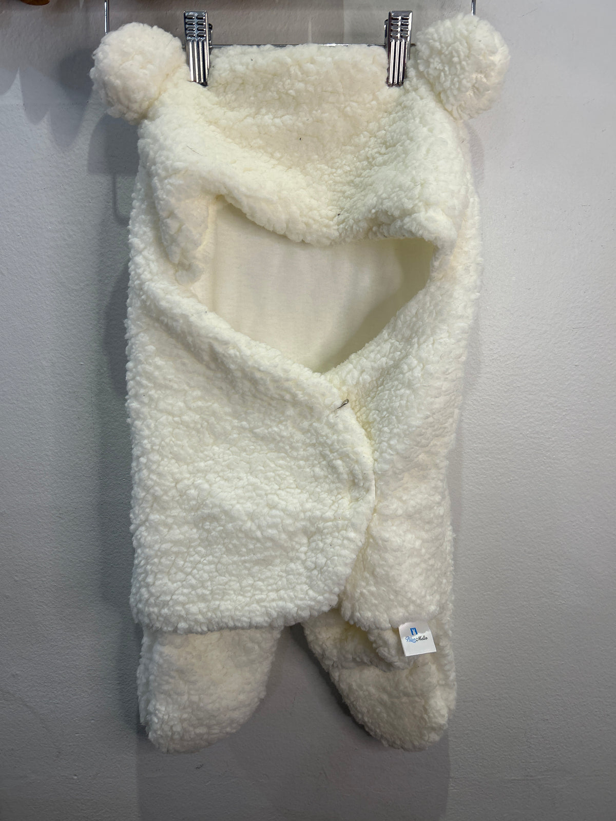 White fluffy swaddle blanket 0-6m