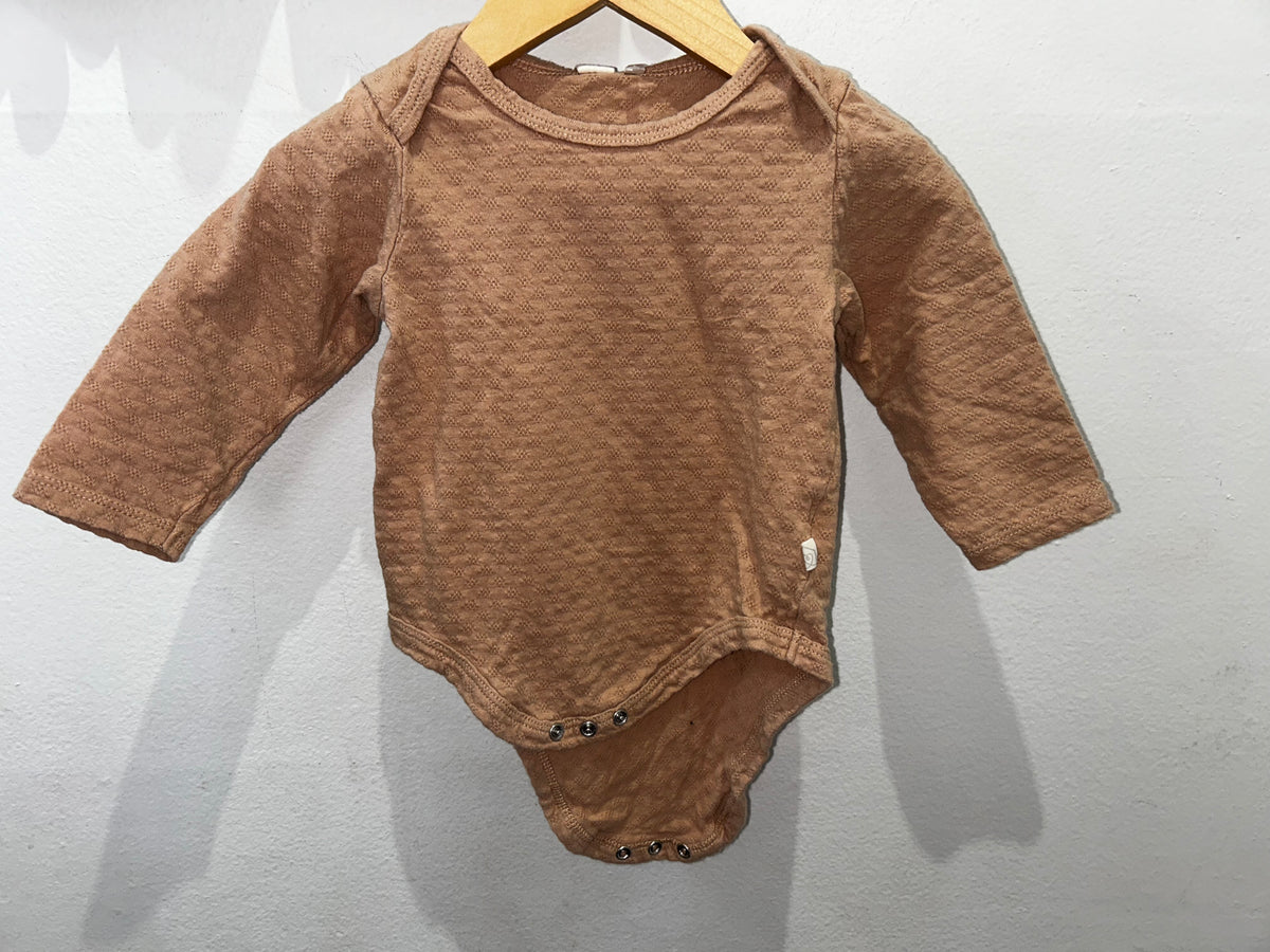 Snug organic brown onesie 6-9m