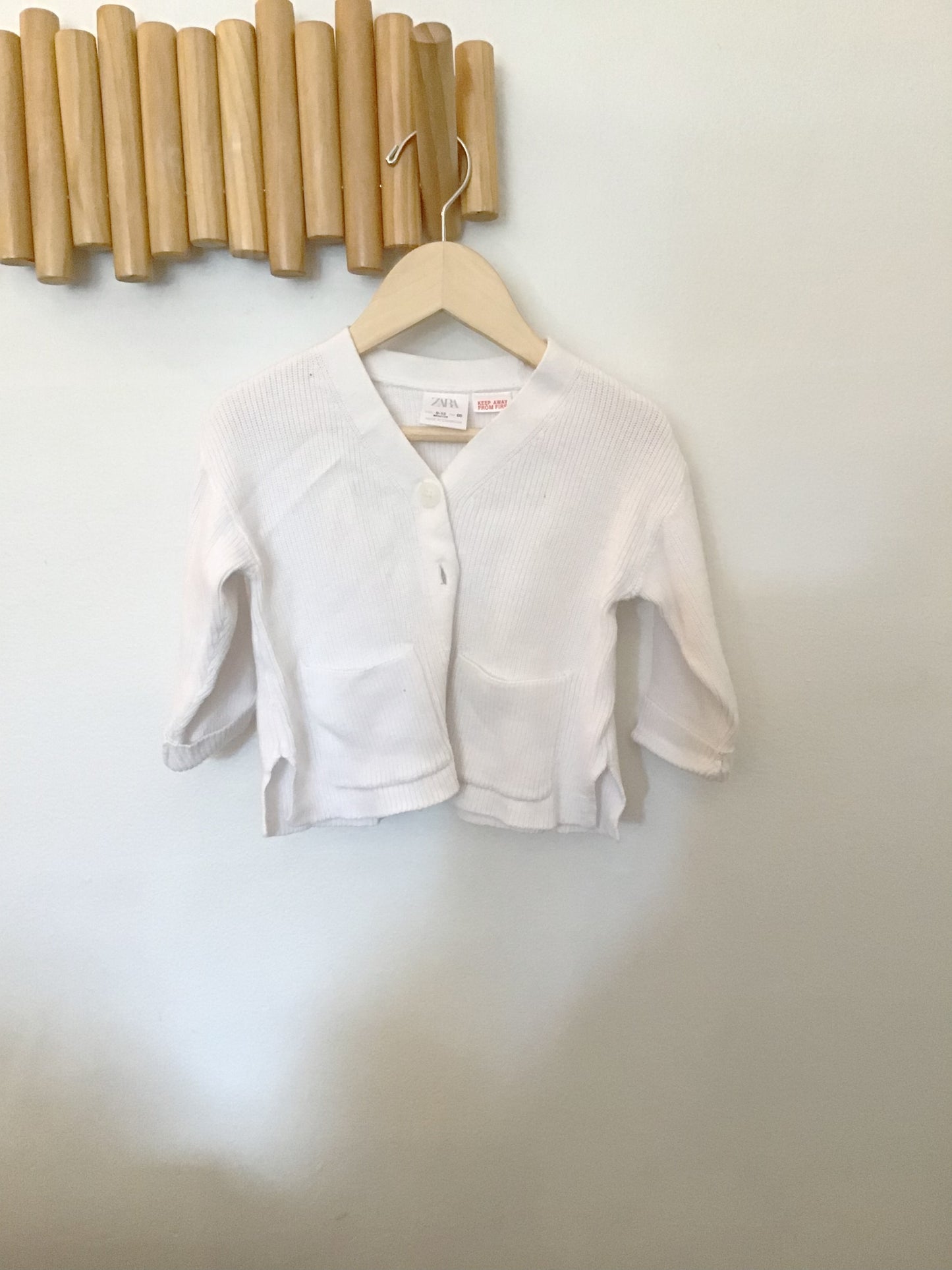 White knit cardigan 9-12m