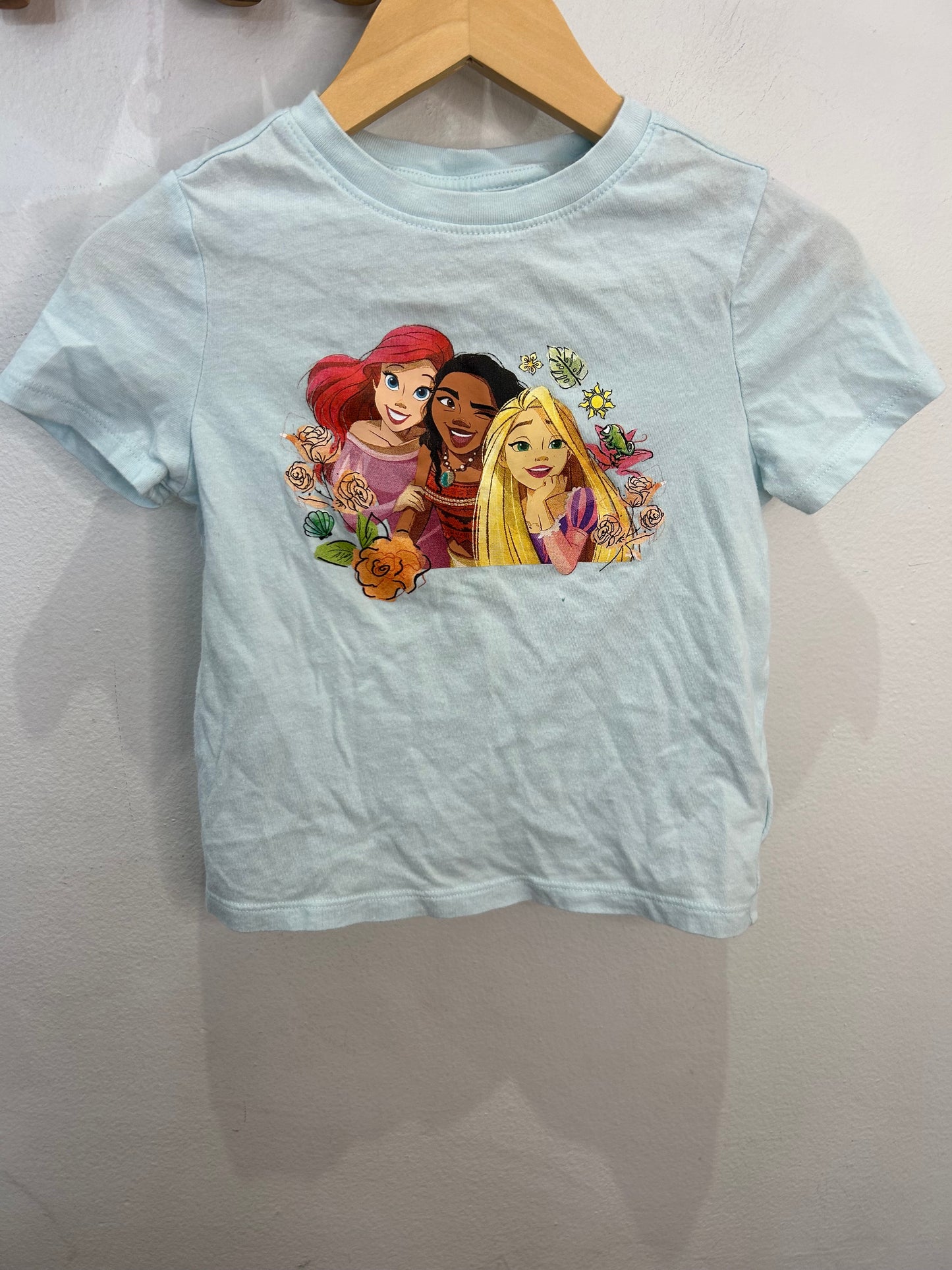Princesses tee 4y