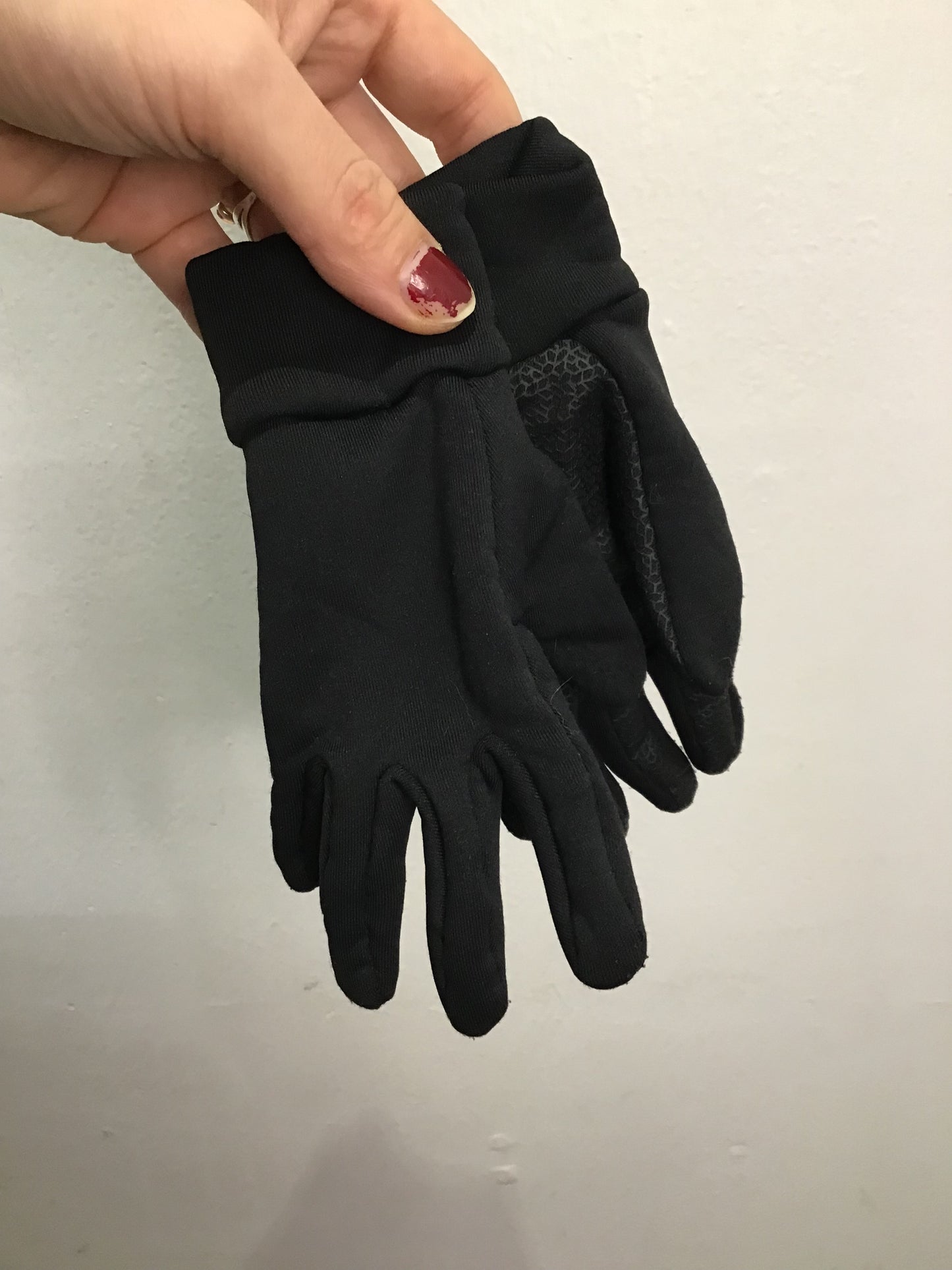 MEC black gloves 4-5y B