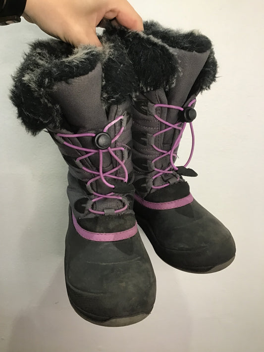 Y4 grey Kamik winter boots