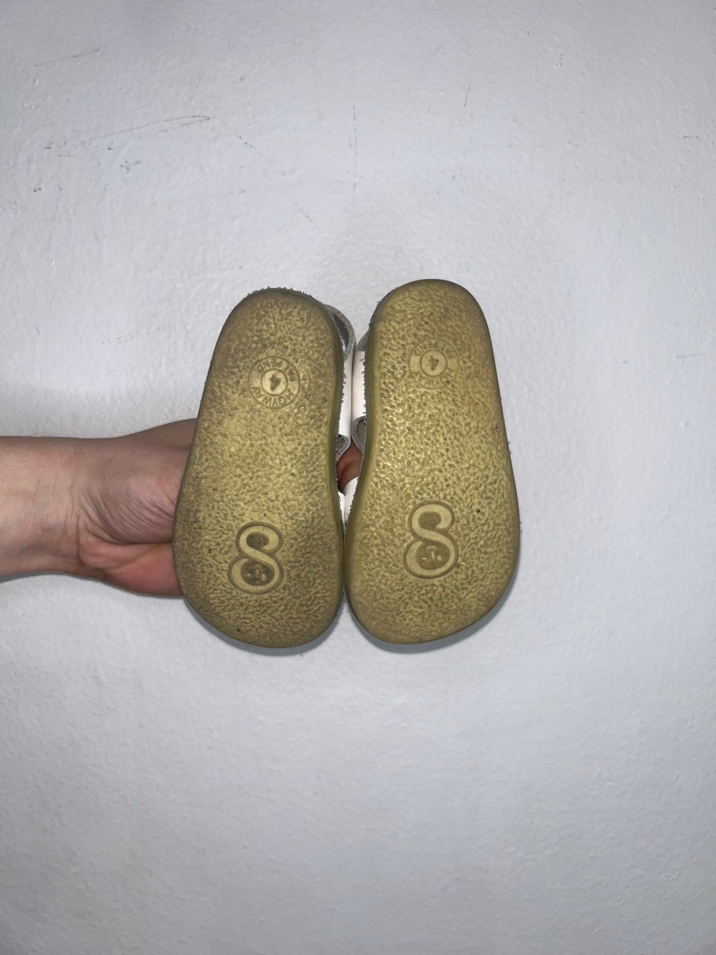 C4 white Saltwater sandals