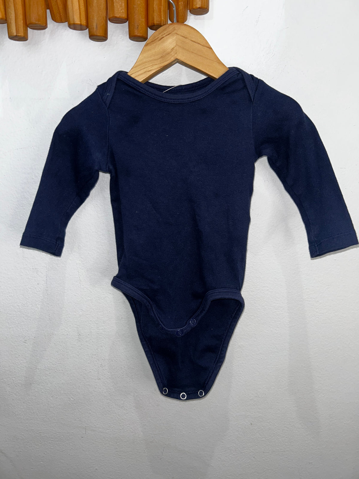 Navy longsleeve onesie 4-6m