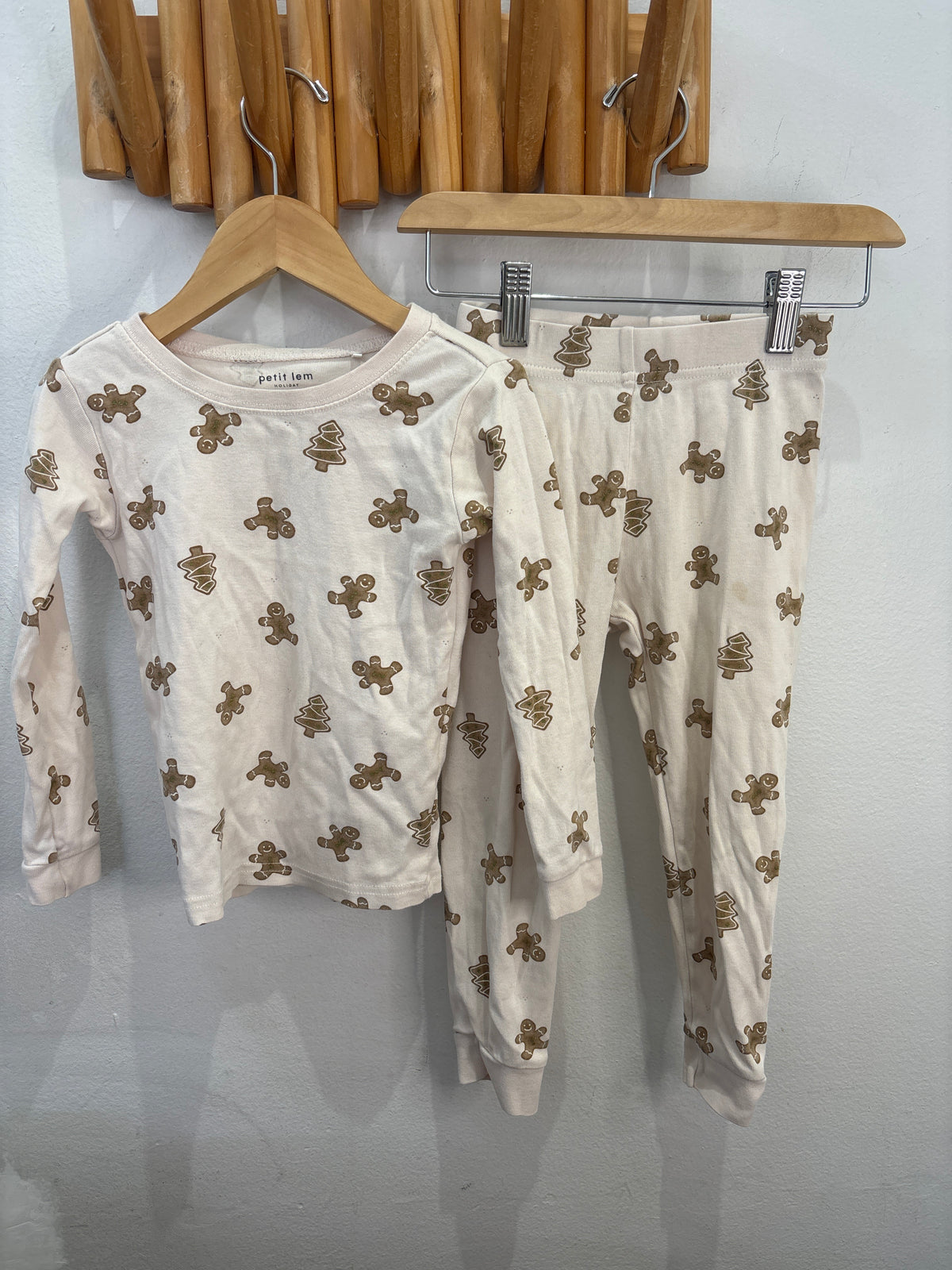 Gingerbread pyjamas 4y