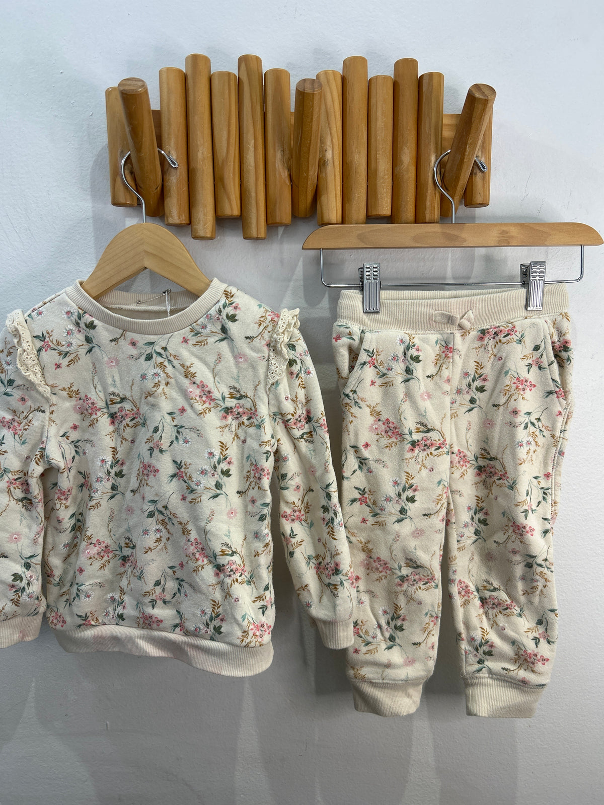 Beige floral jogger set 2y*