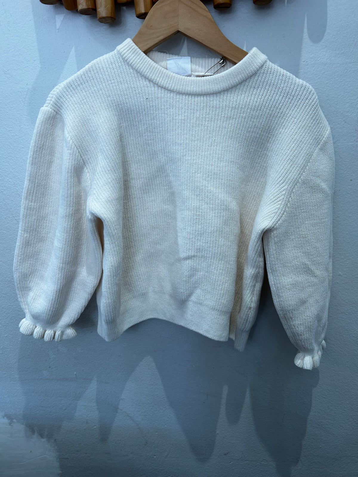 White knit sweater 4-5yB