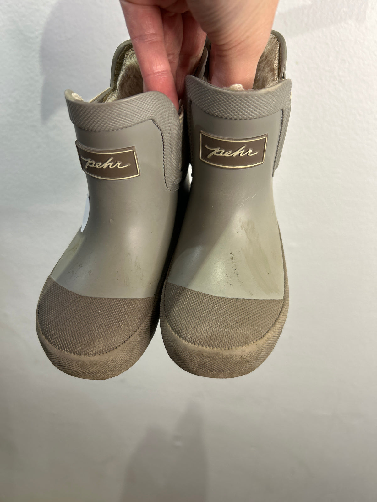 C7 Pehr grey fur-lined boots