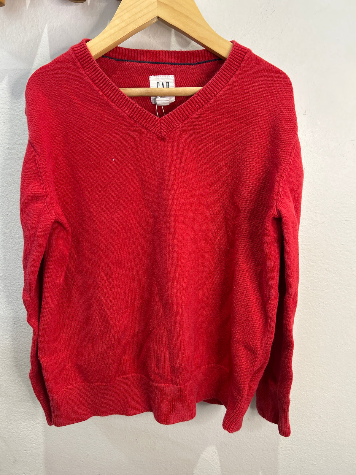 Red v-neck 6-7y