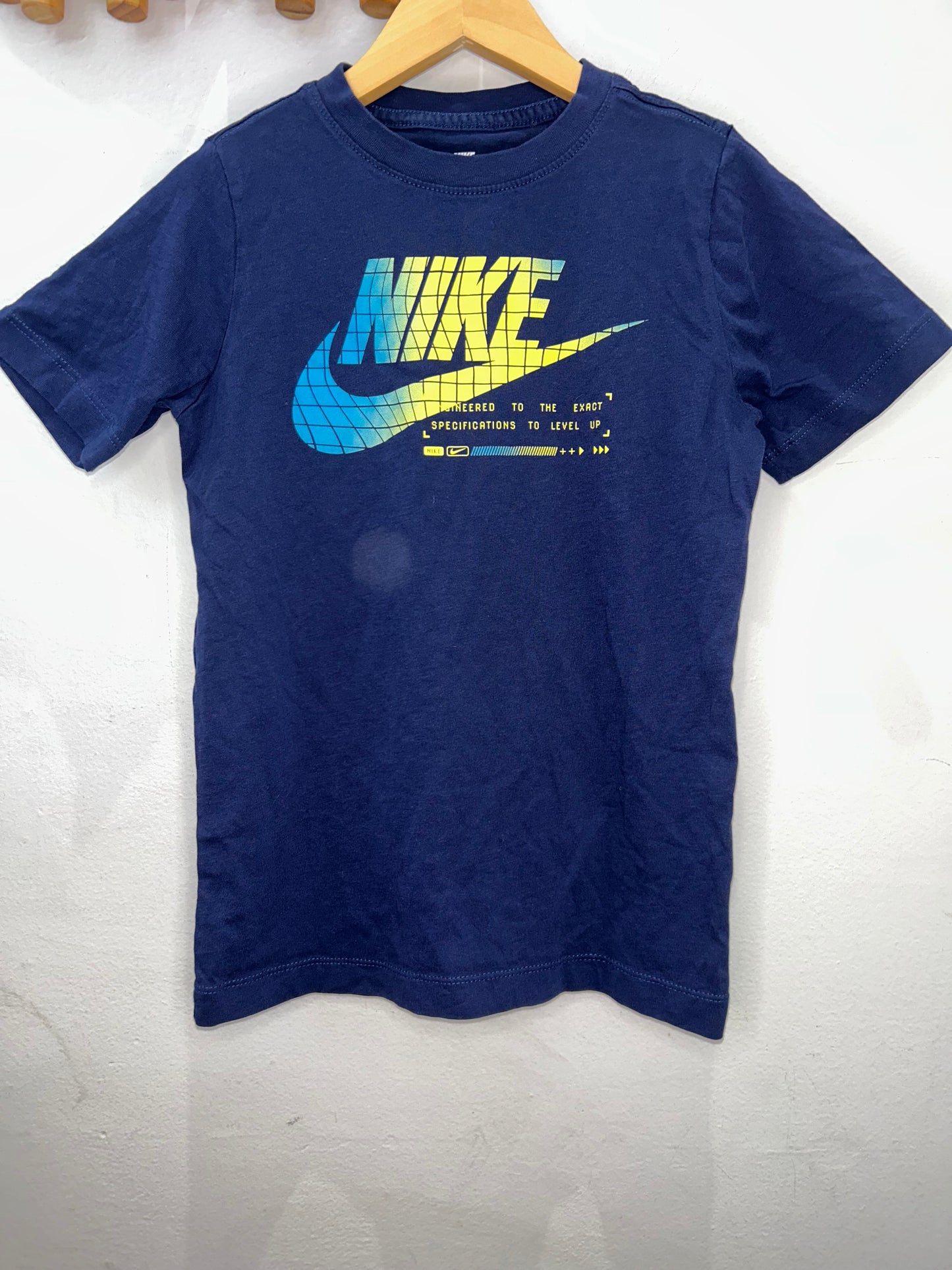 The Nike tee 8-9y