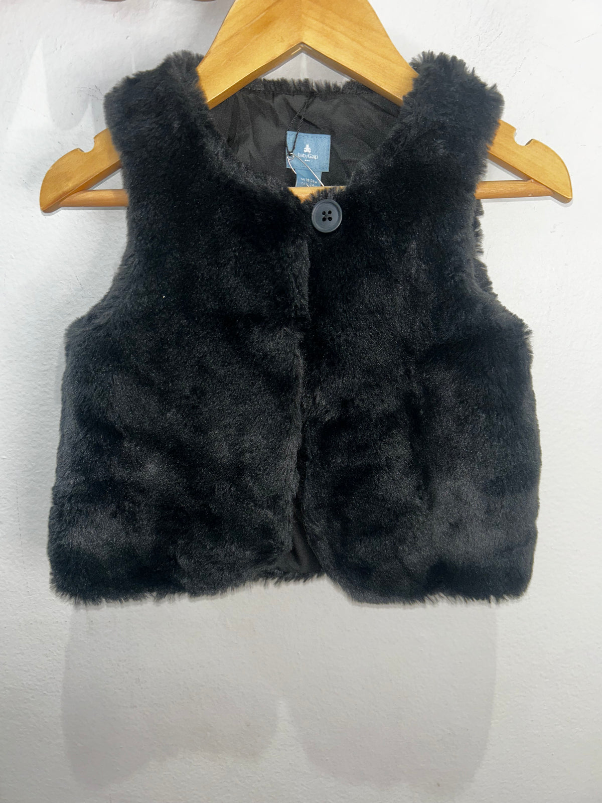 Black furry vest 18-24m
