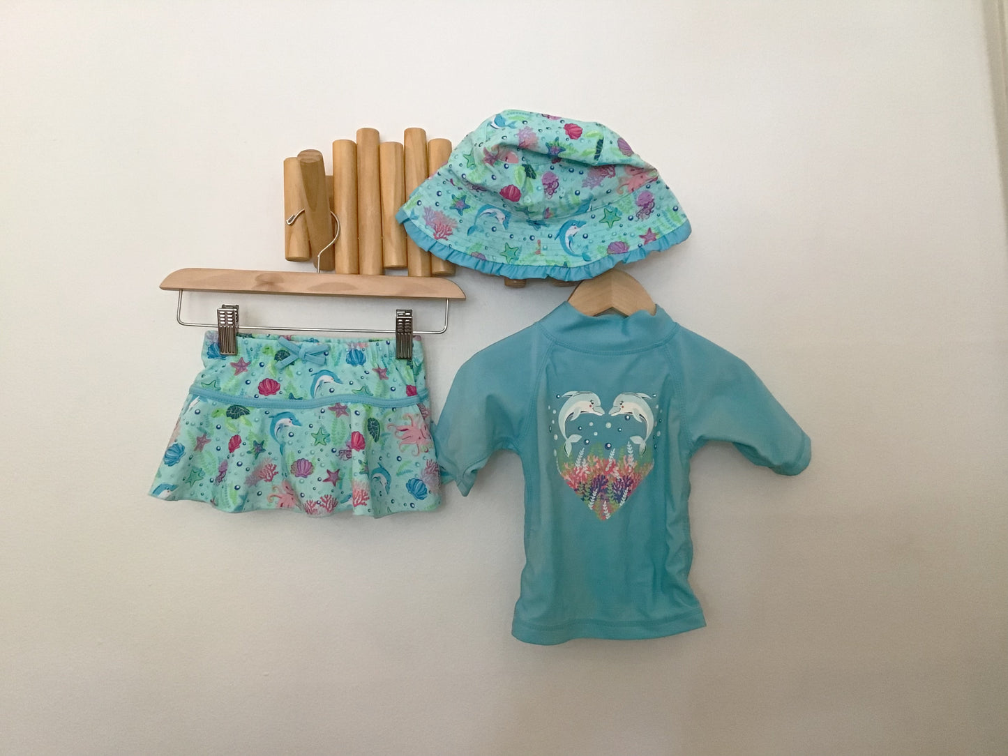 UV Skinz dolphin set 12-18m