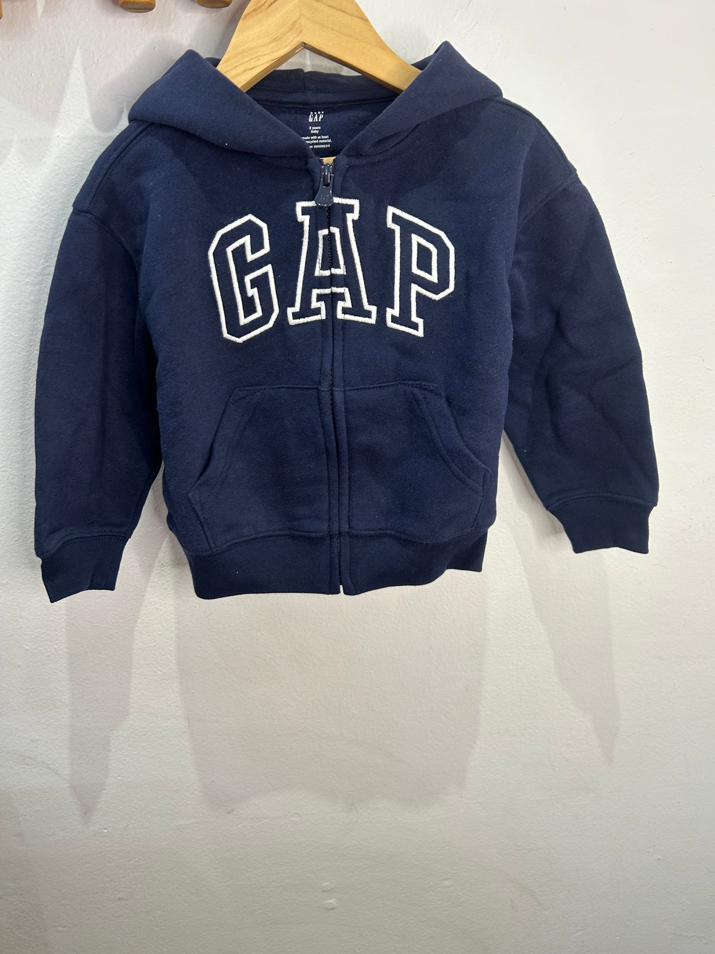 Navy GAP sweatshirt 2y NEW