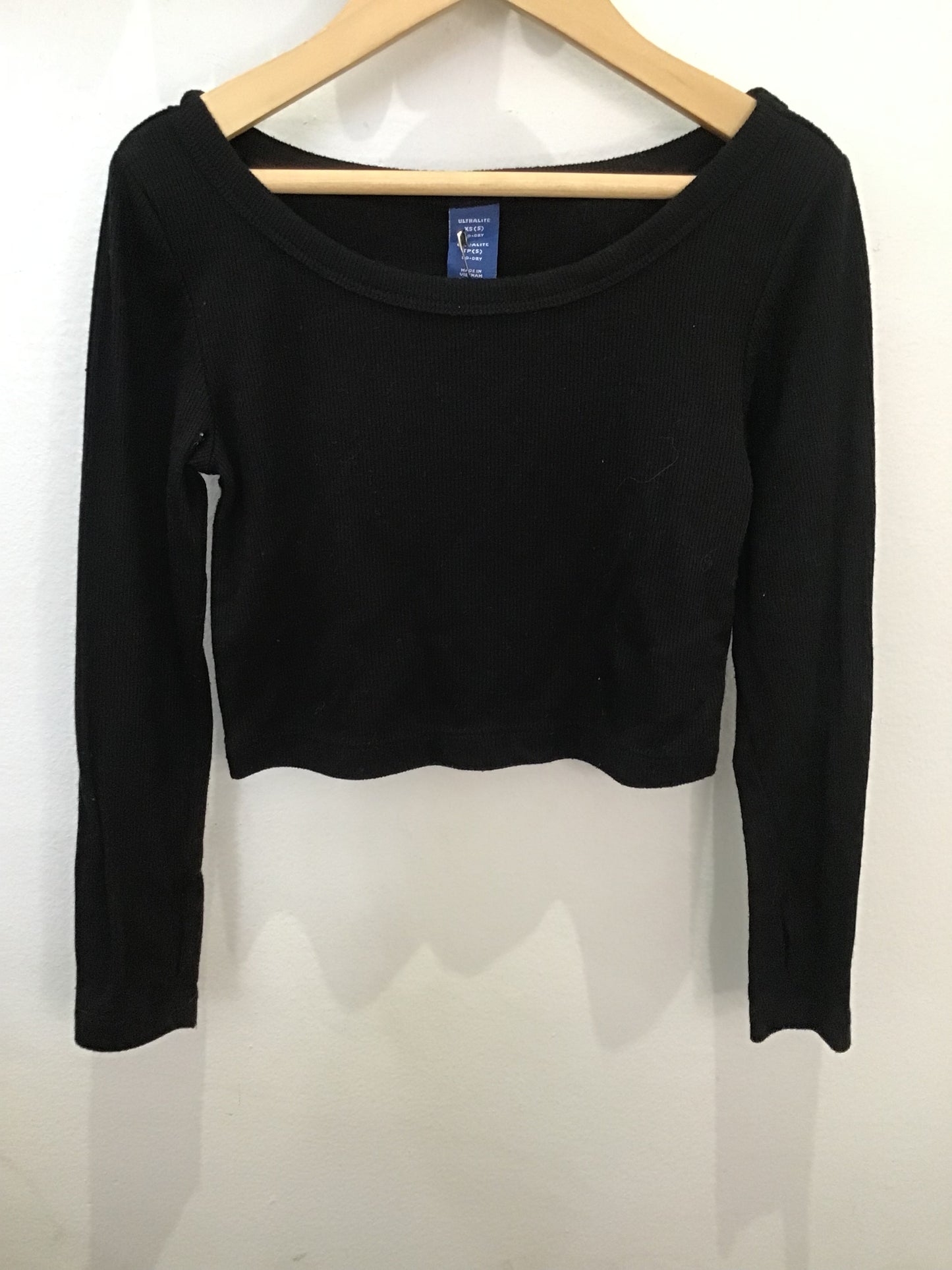 Go dry black crop longsleeve 5y