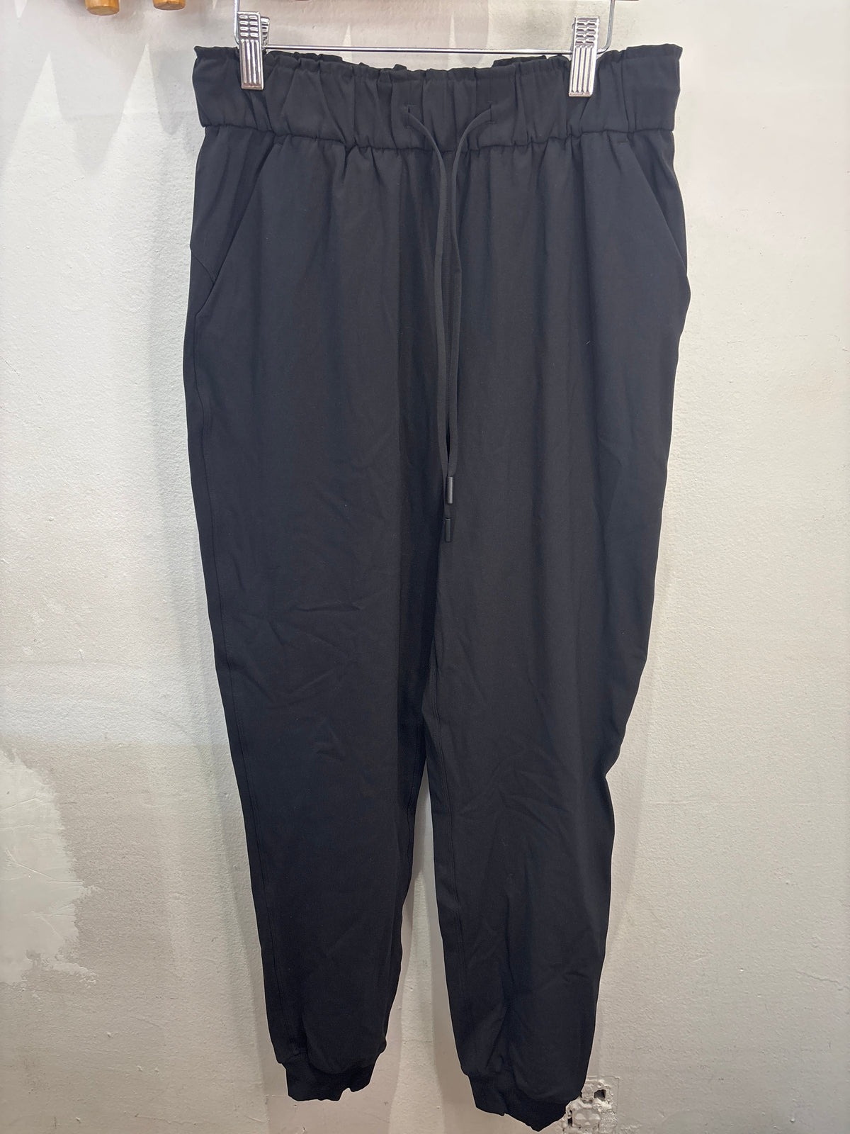 Lululemon stretchy joggers size 6 NEW