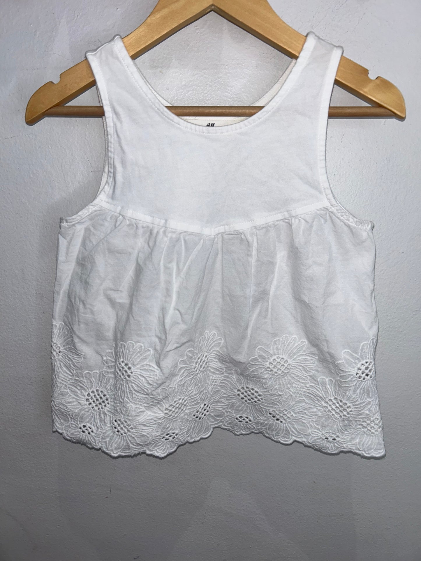 White eyelet flowers takntop 6-8y