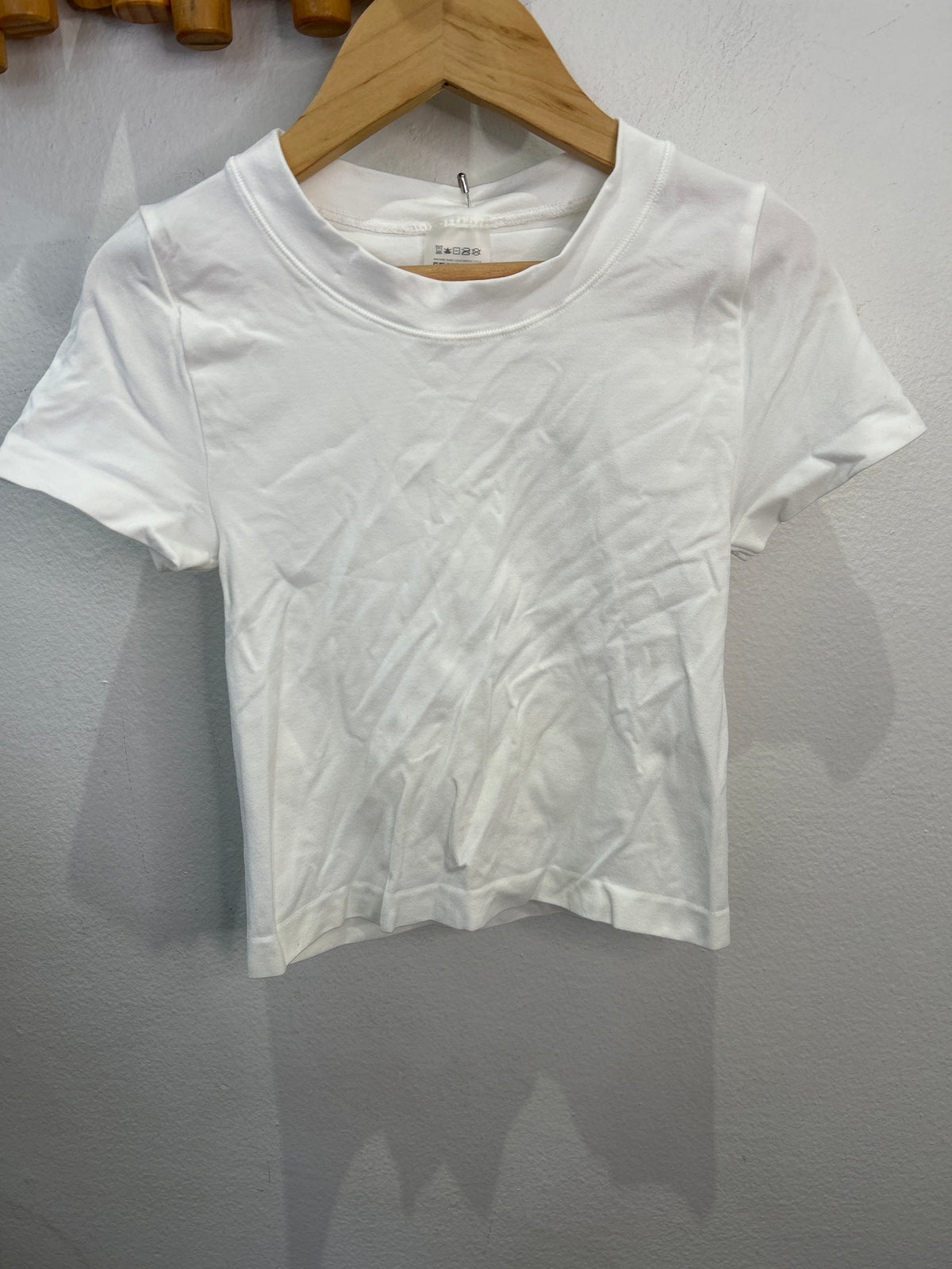 Aritzia seamless white tee 2XS (8-10Y)