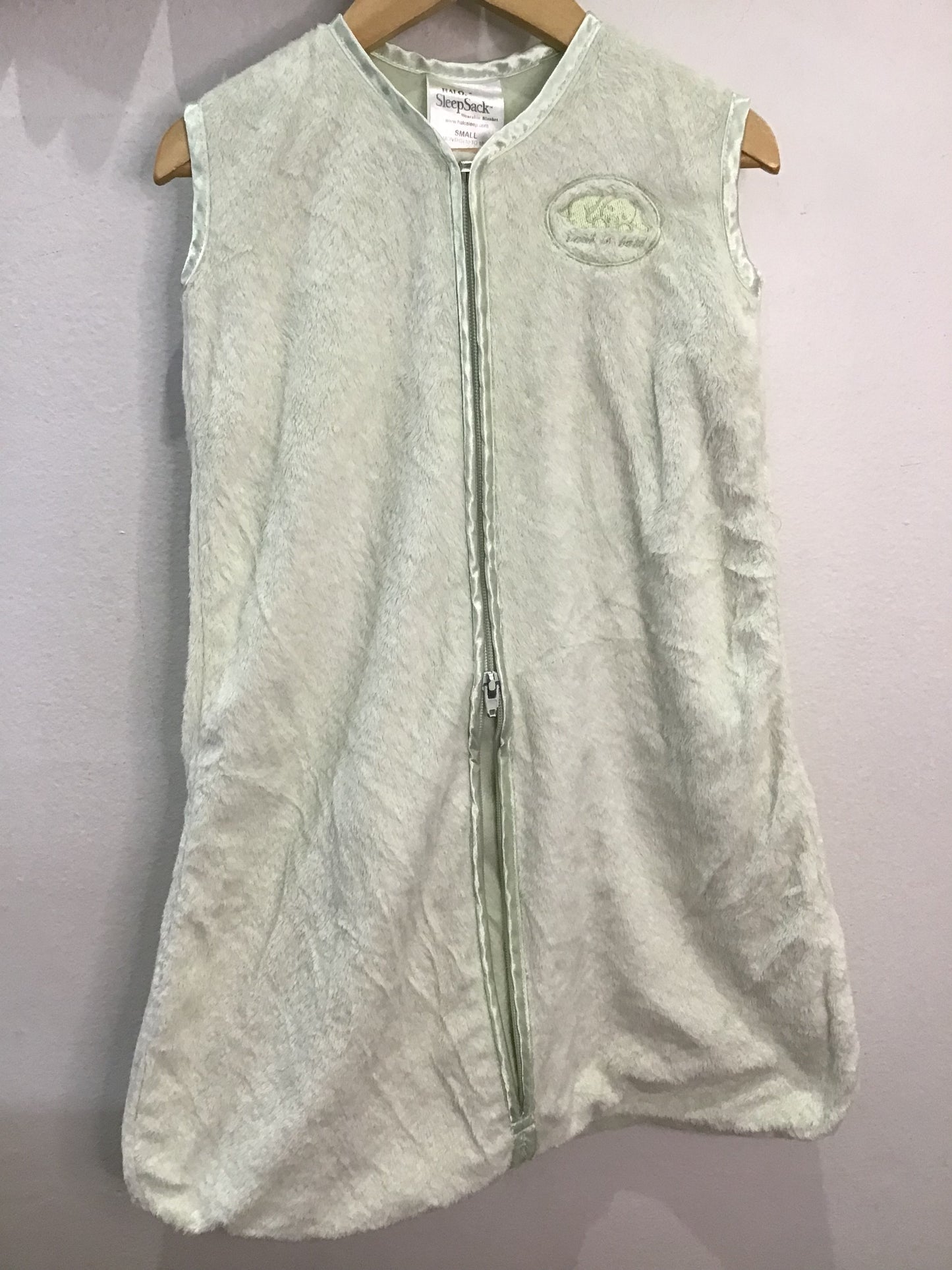 Green furry sleepsack 0-6m (estimated 1TOG)