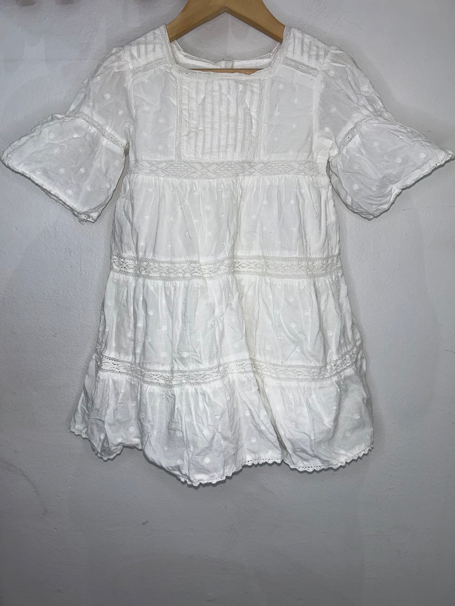 White lace detail dress 2-3y