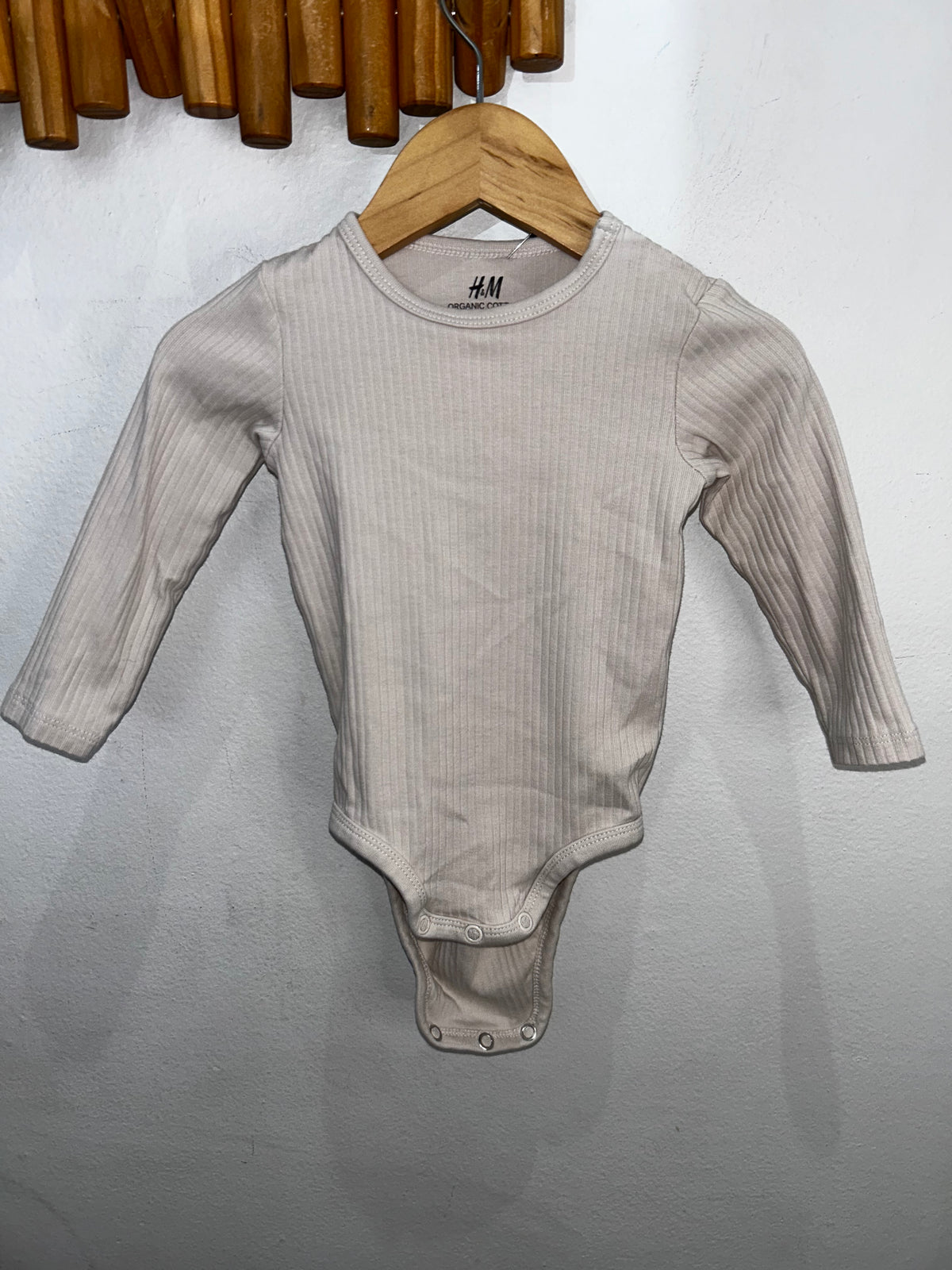 Ribbed oatmeal onesie 6-9m