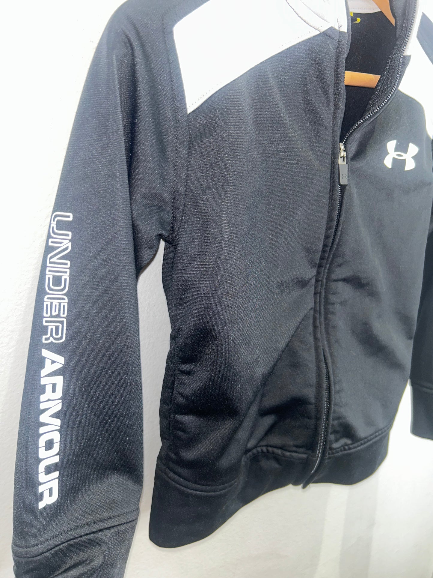 Underarmour black zipup 4y