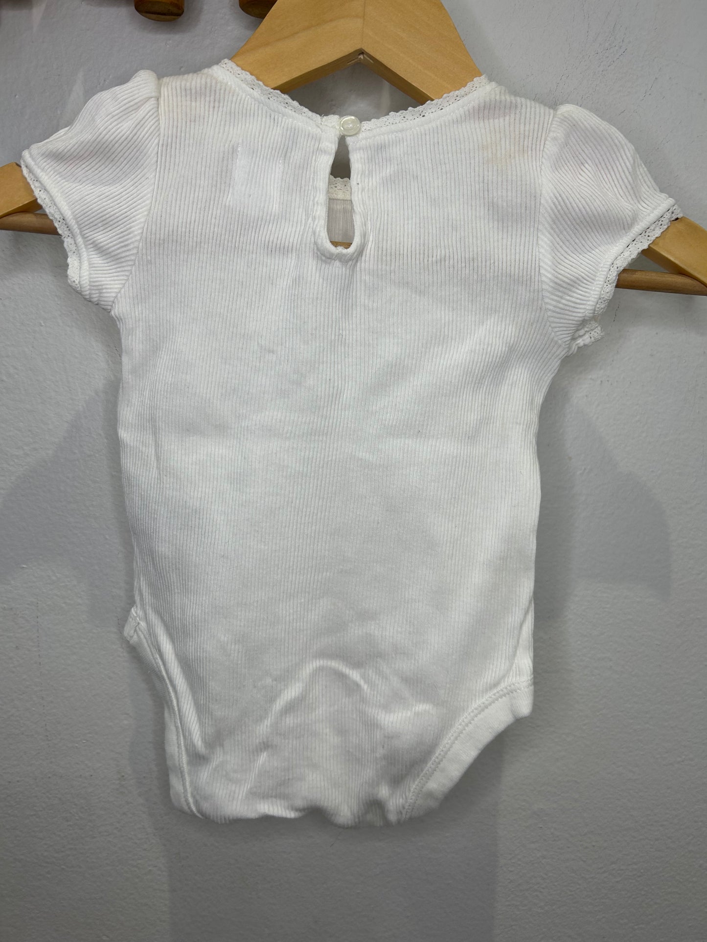 White ribbed onesie 3-6m