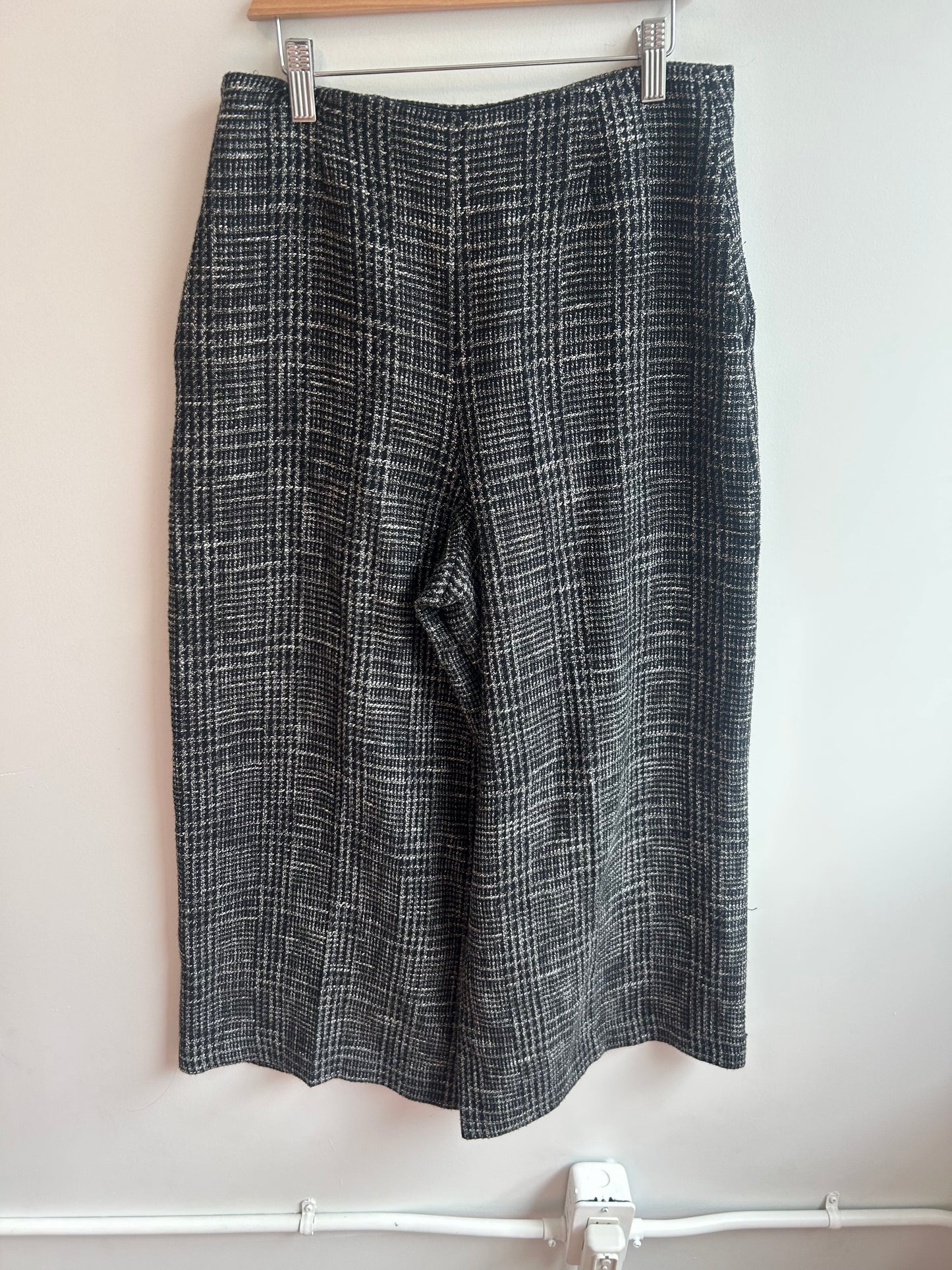 Knit extra wide culotte size 6