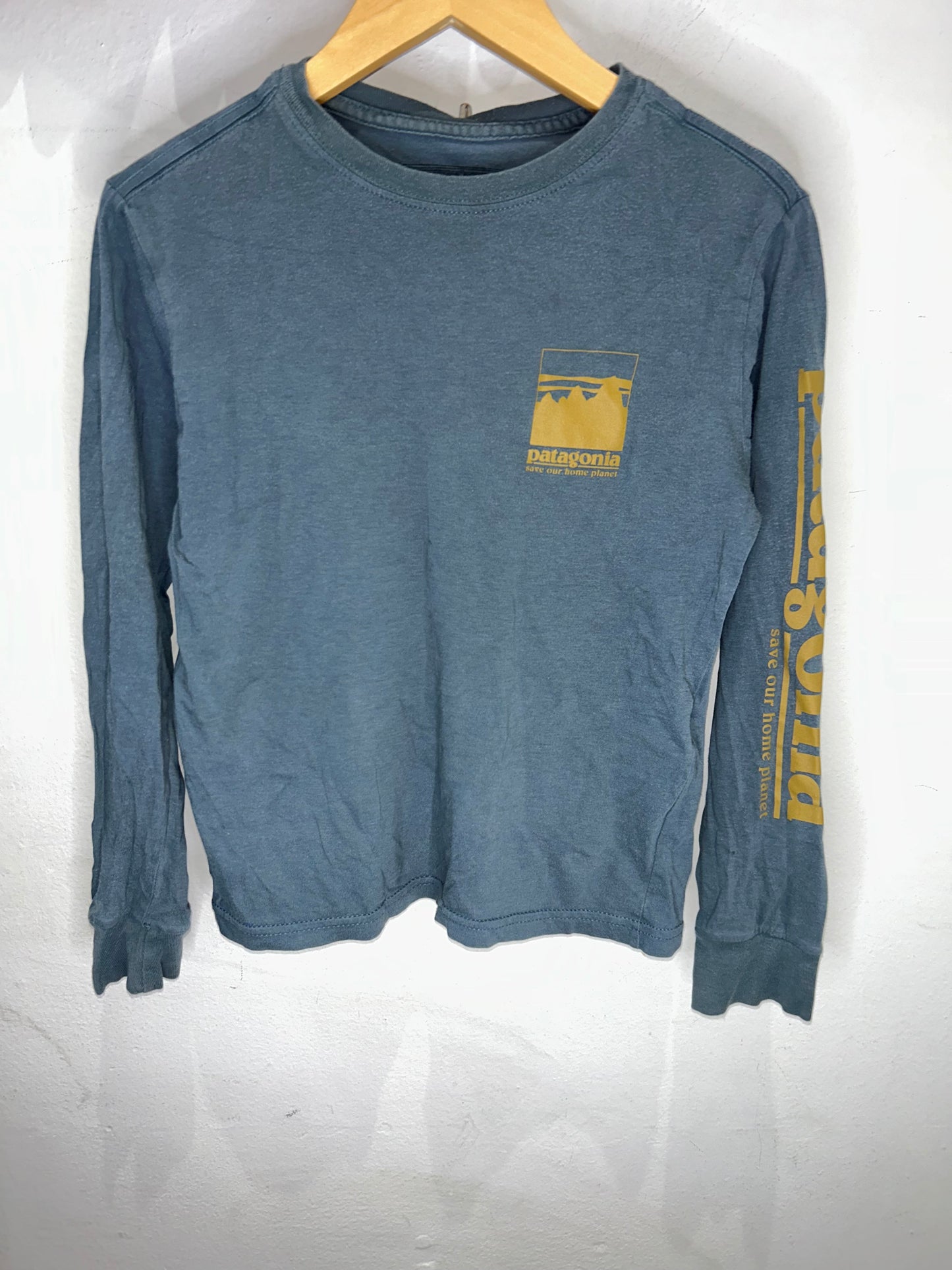 Patagonia grey longsleeve 6-8y