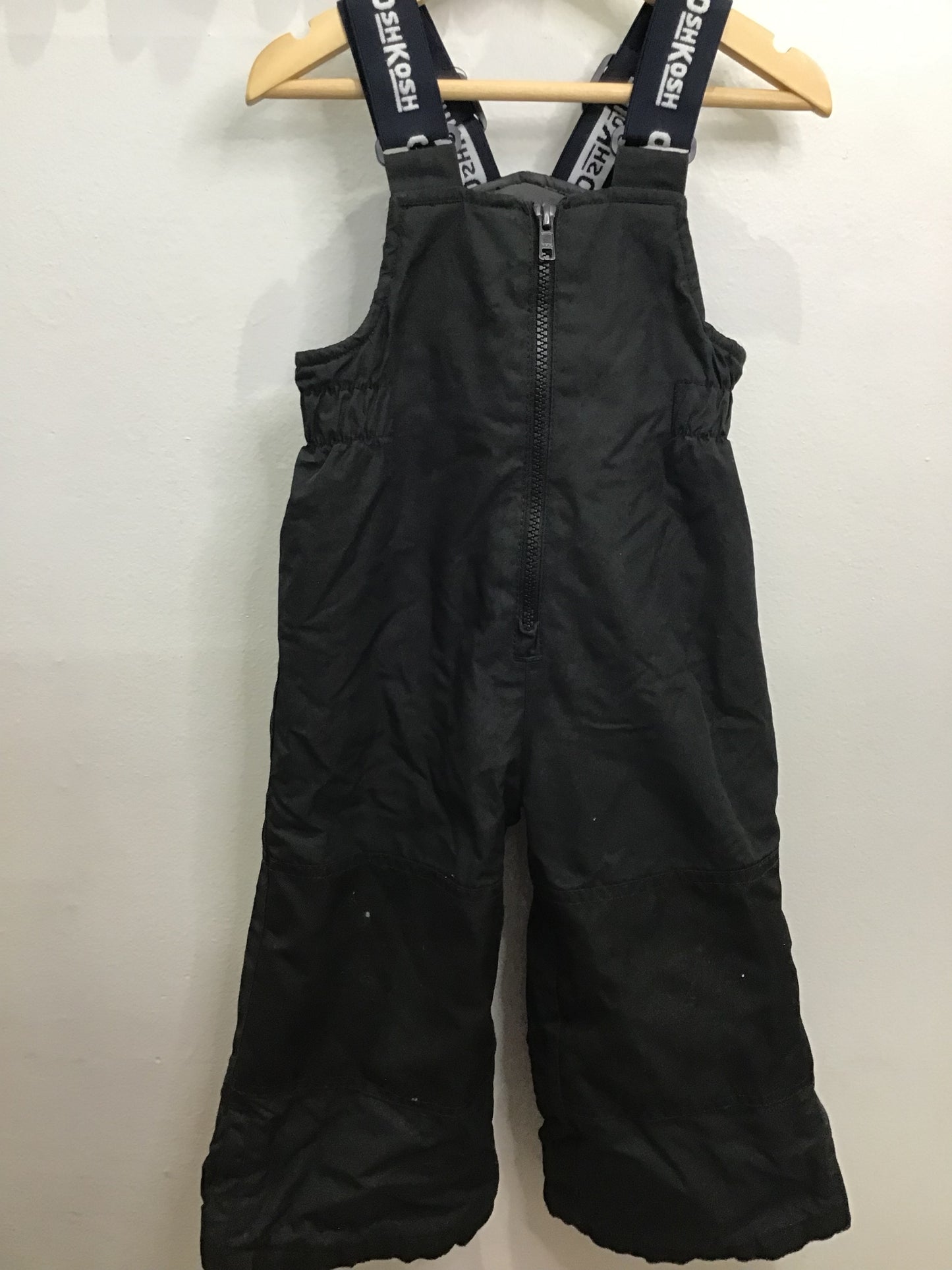 Black bib snowpants 2y
