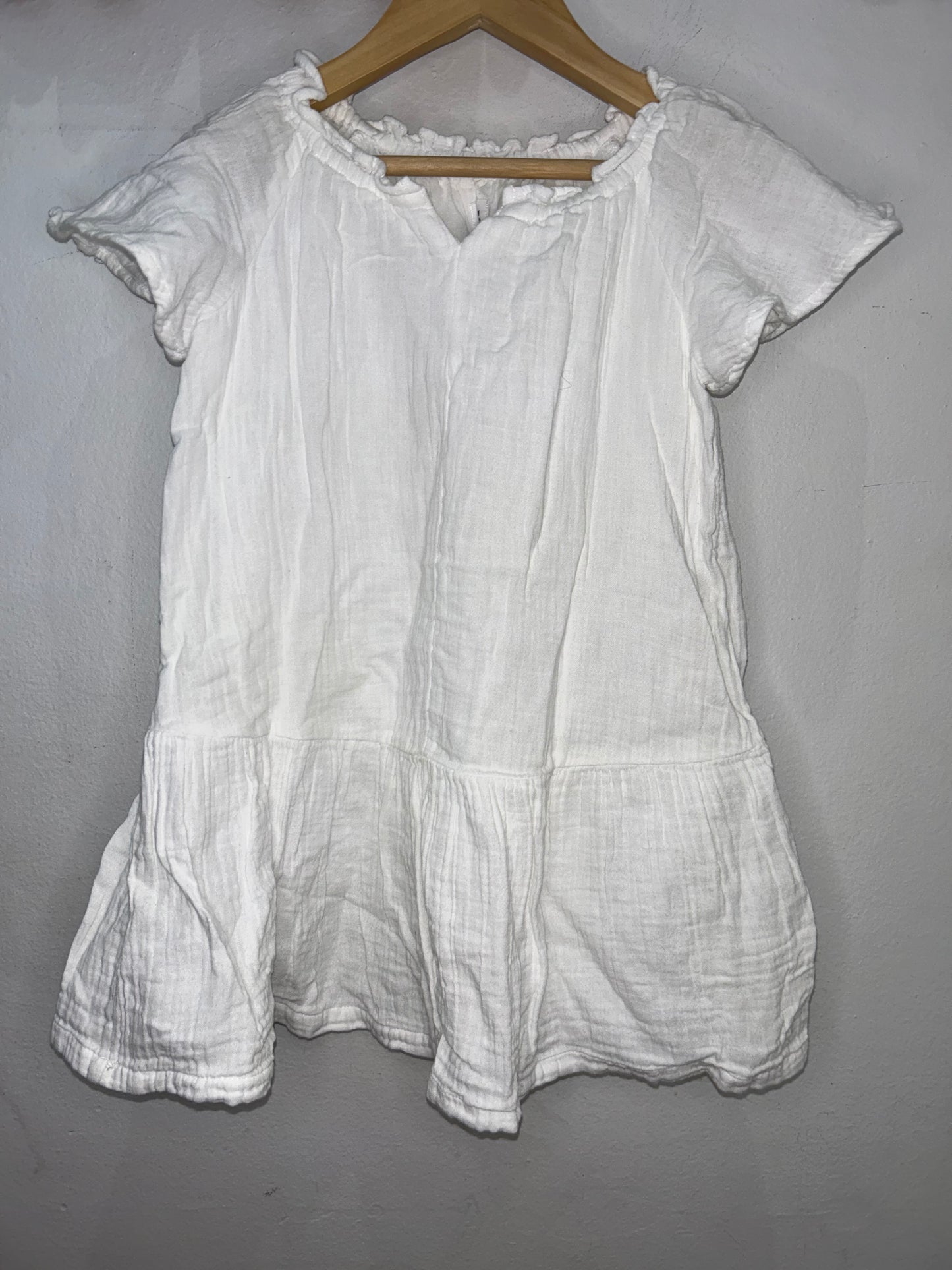 White texture dress 3y