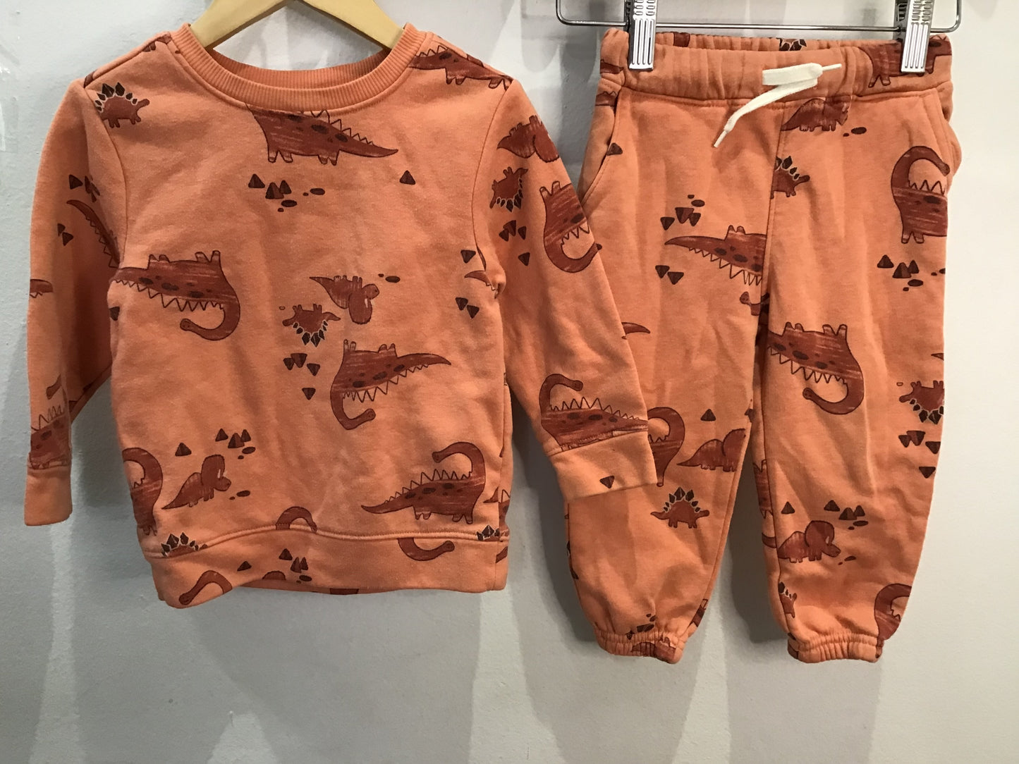 Peach dino jogger set 18-24m*