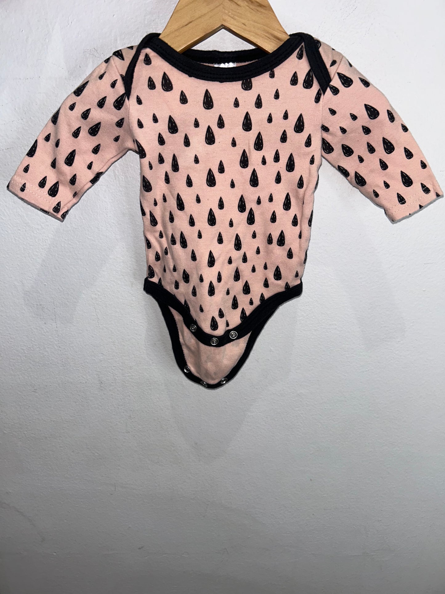 Black rain drops onesie 3-6m