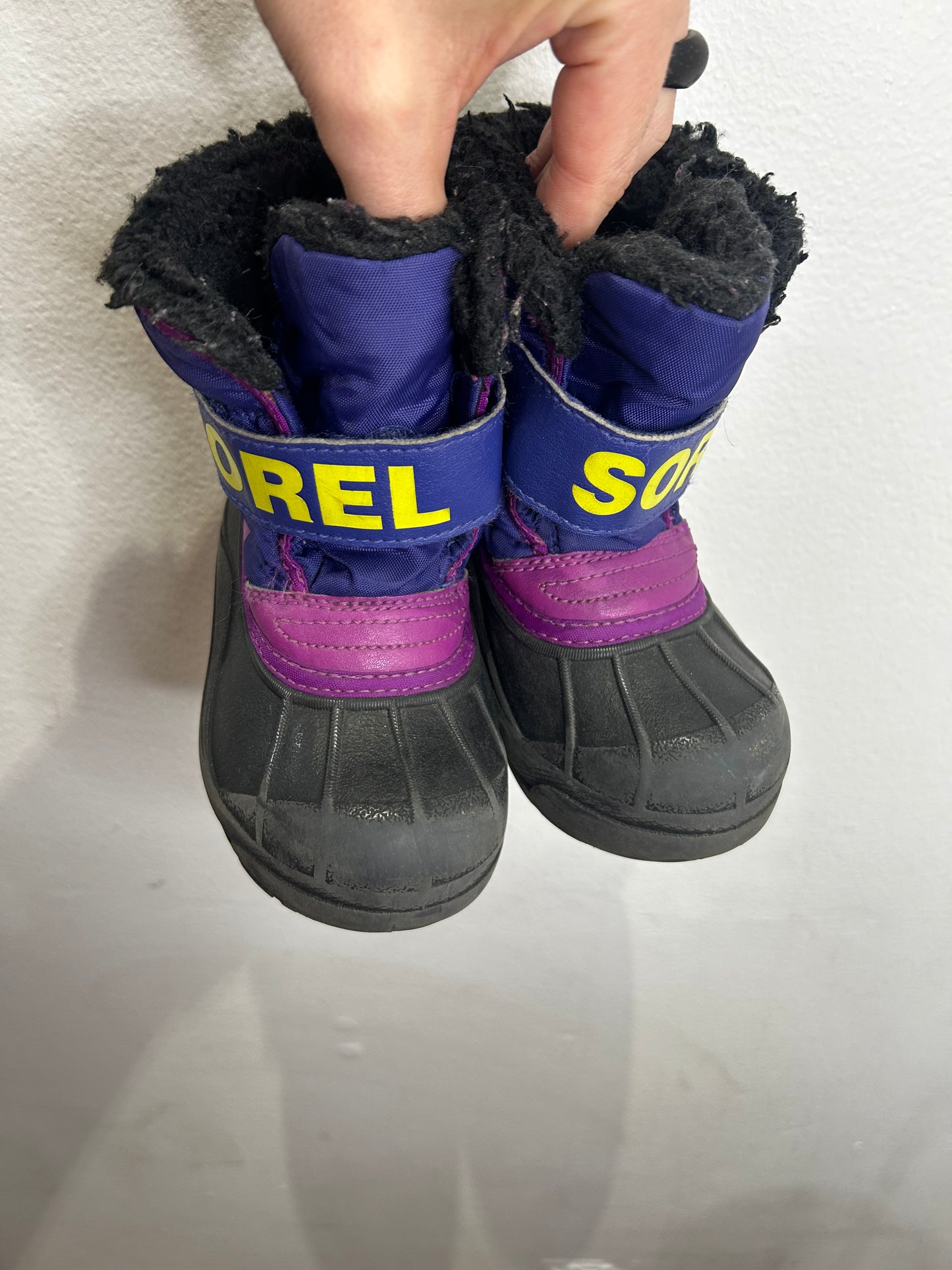 C8 purple and black Sorels