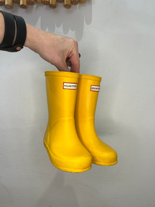 C8 yellow Hunter boots