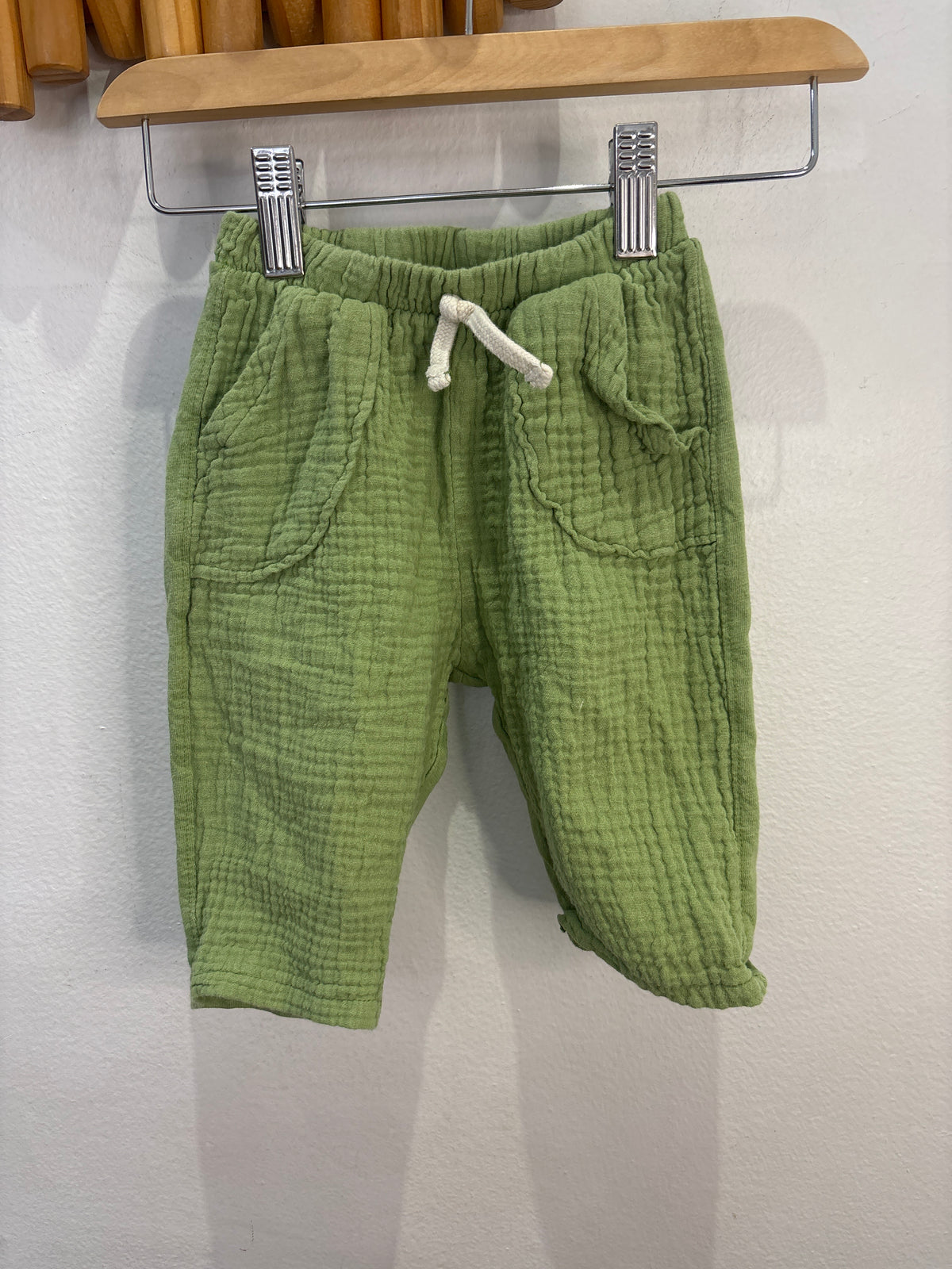 Textured highligher green pants 6-9m