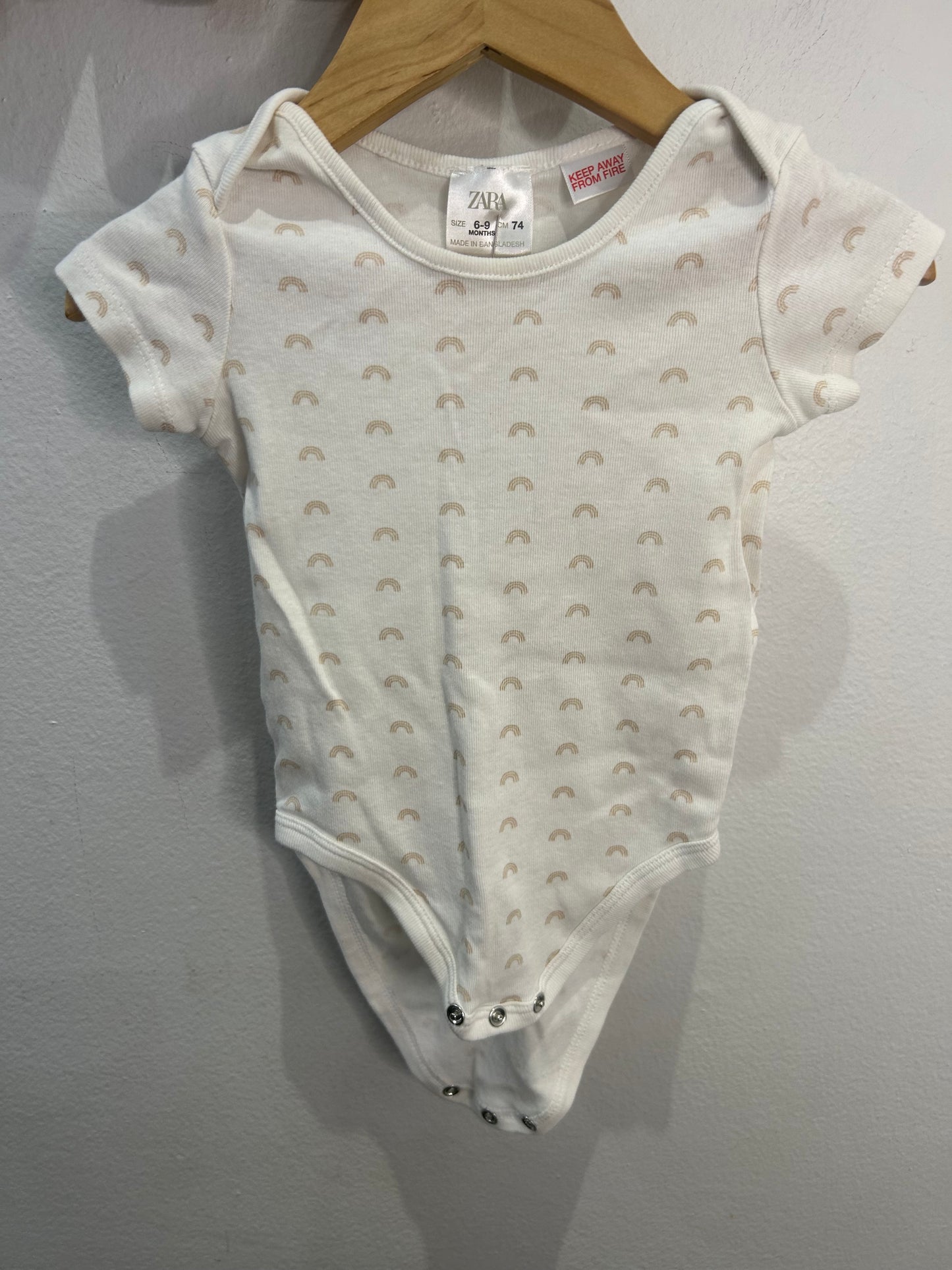 Brown rainbow onesie 6-9m