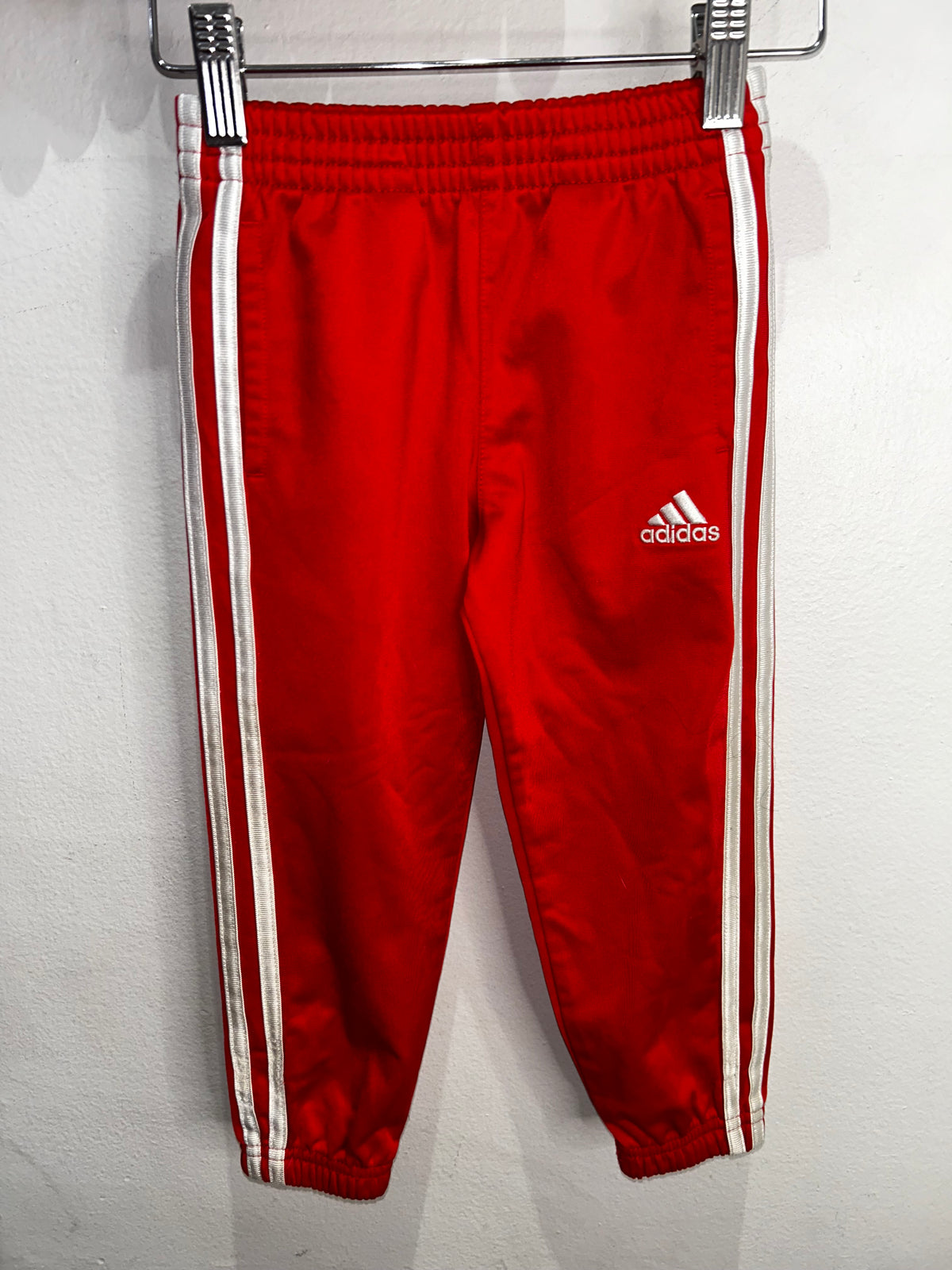 Adidas red jogger set 3y