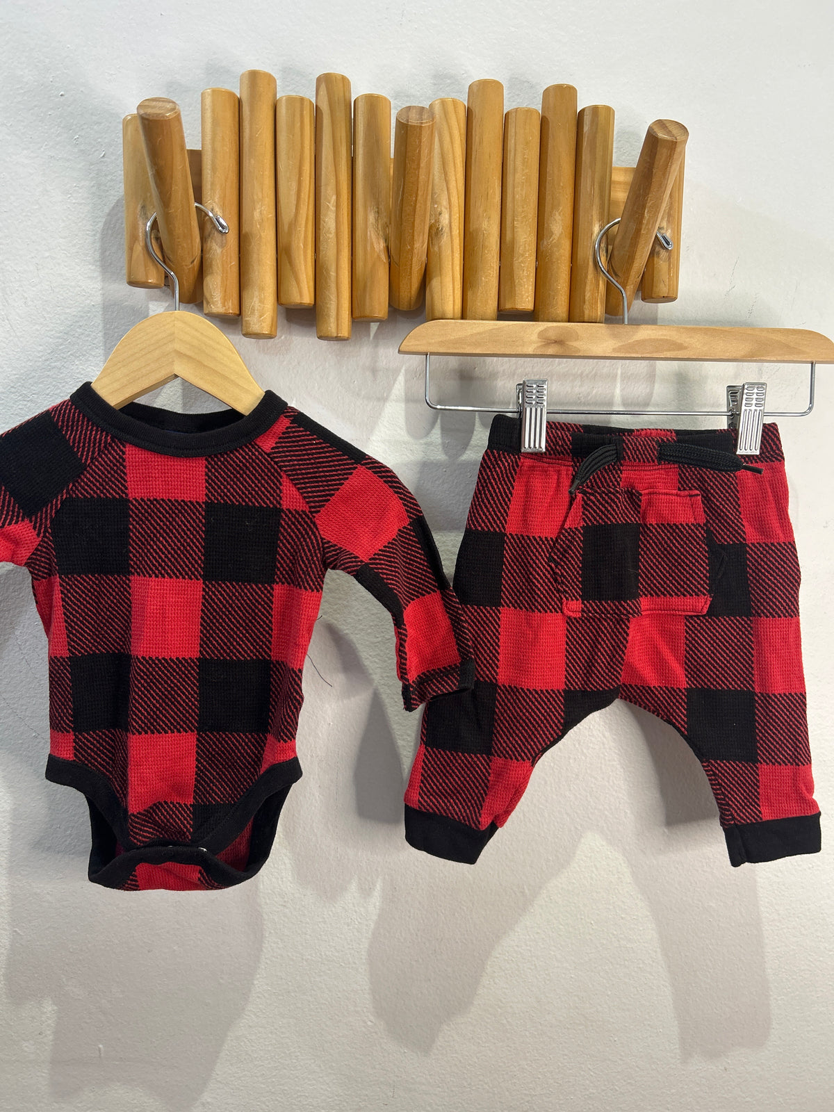 Red checkered set 3-6m