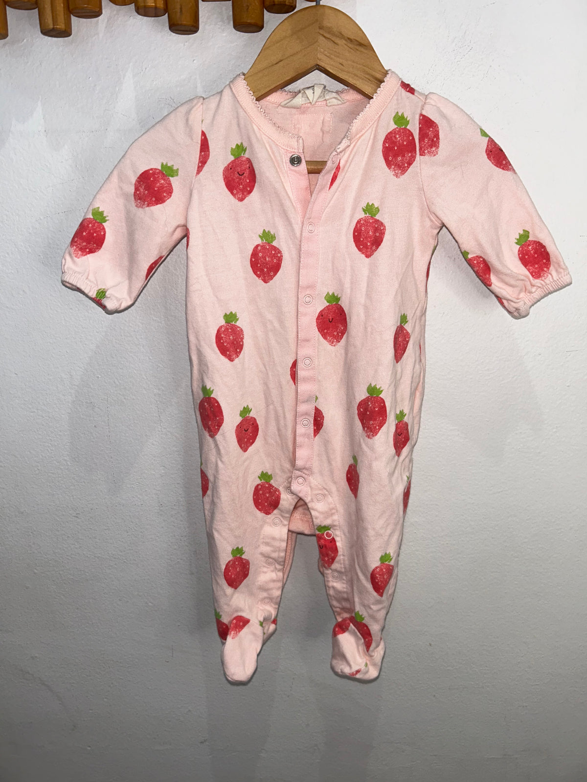 Strawberries sleeper 0-3m