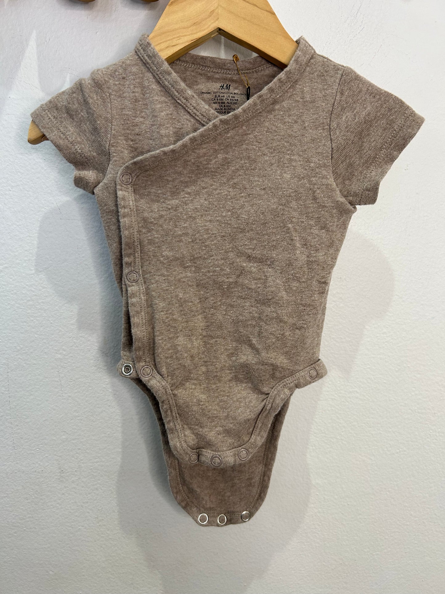 Brown side button onesie 4-6m