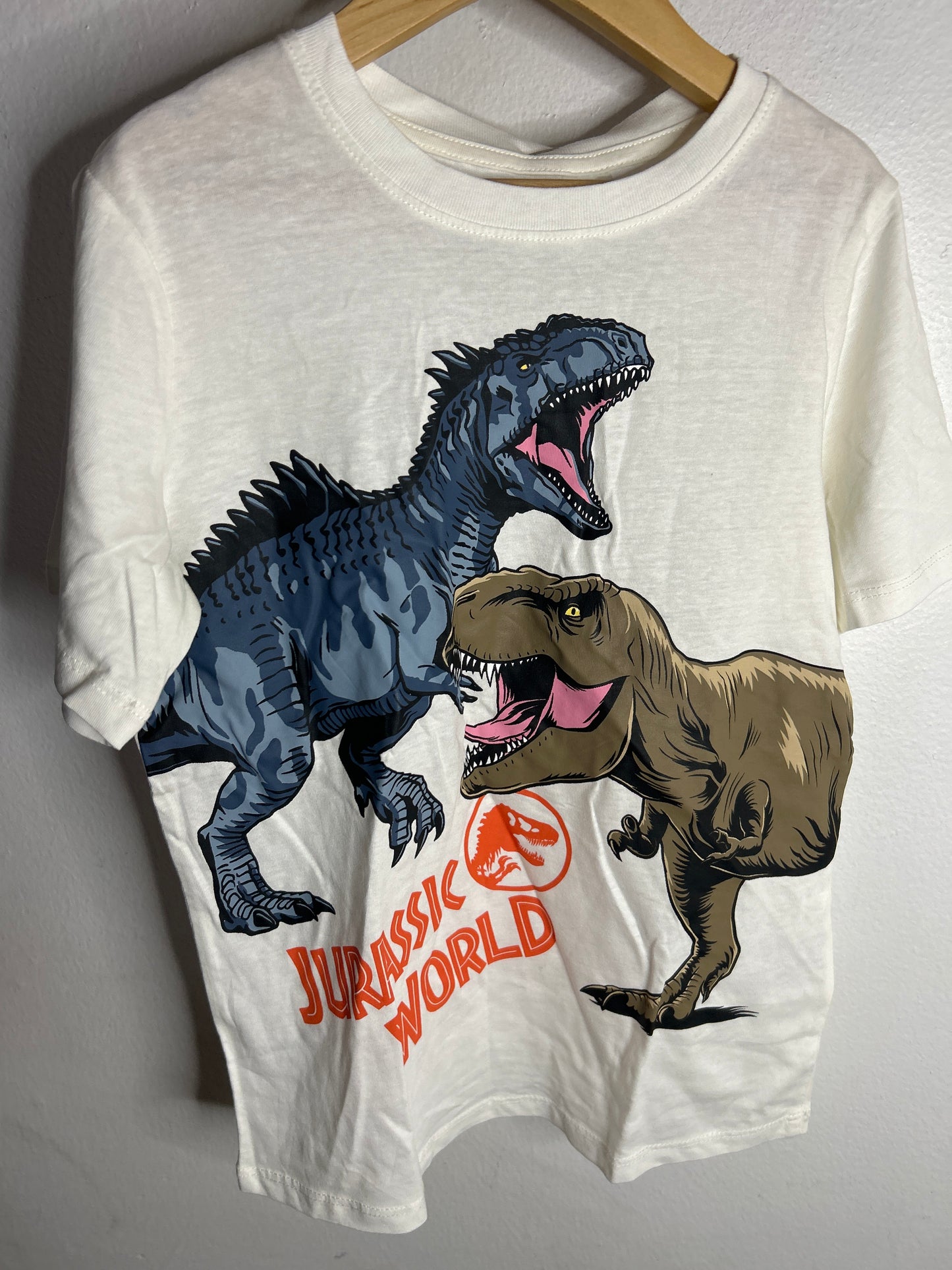 Juraissic World white tee 6-8y
