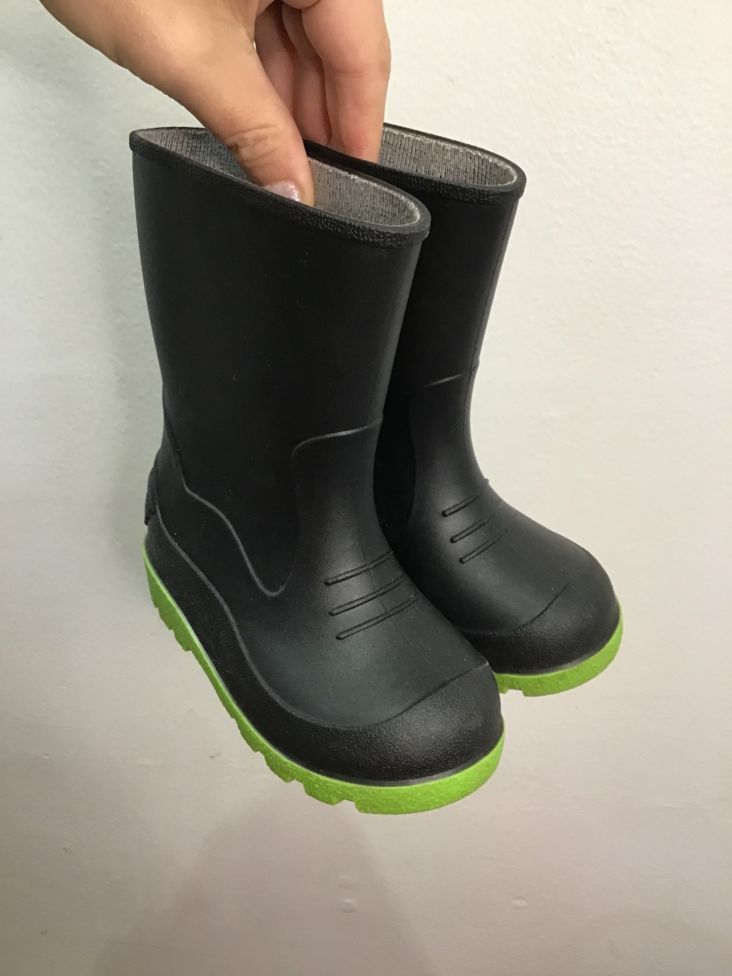 C8 black rainboots lime trim